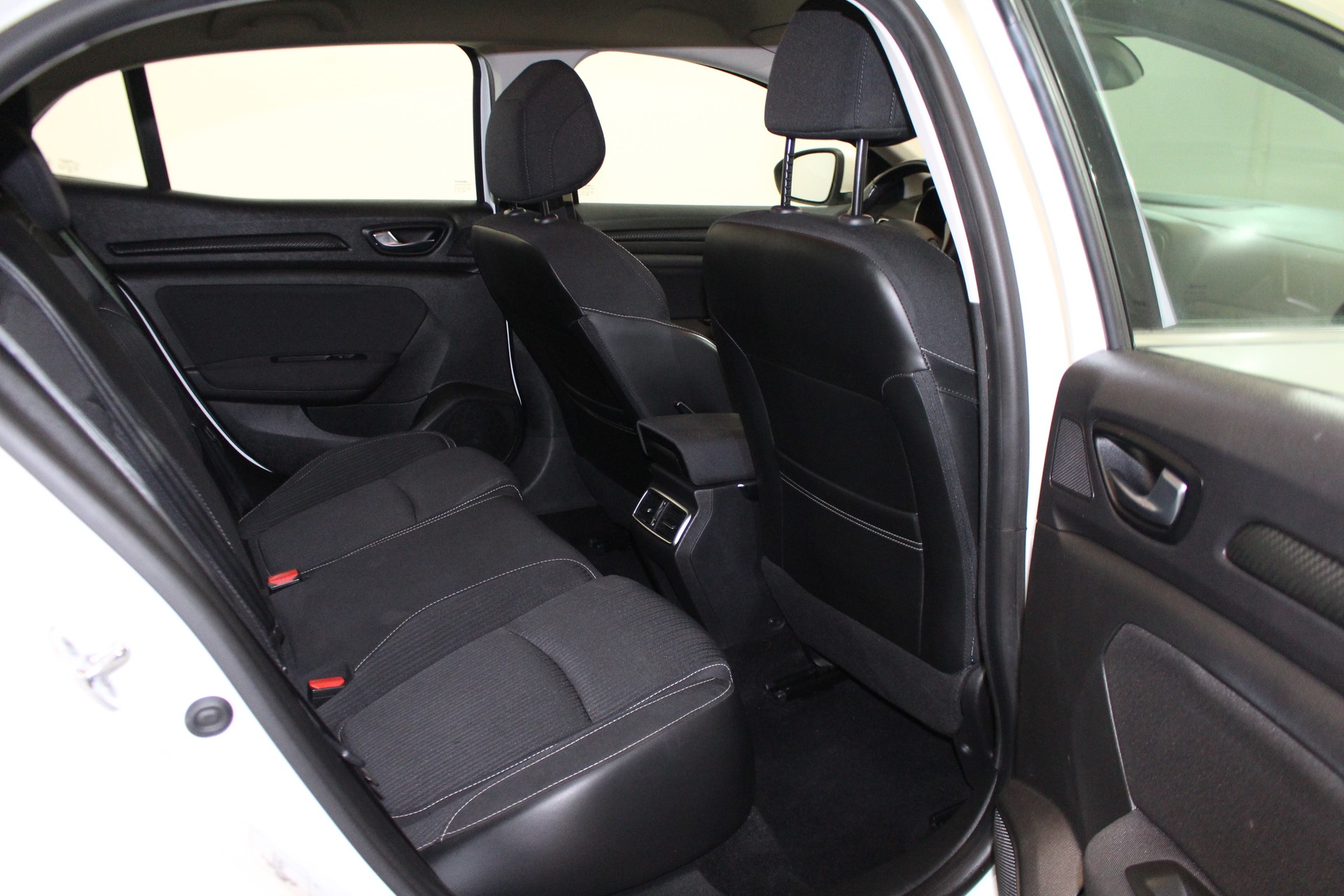 RENAULT Mégane 1.2 TCe 130 Zen EDC-image-9