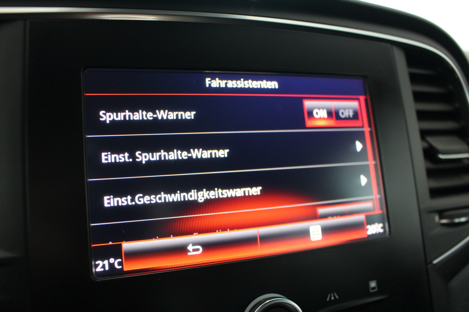 RENAULT Mégane 1.2 TCe 130 Zen EDC-image-17