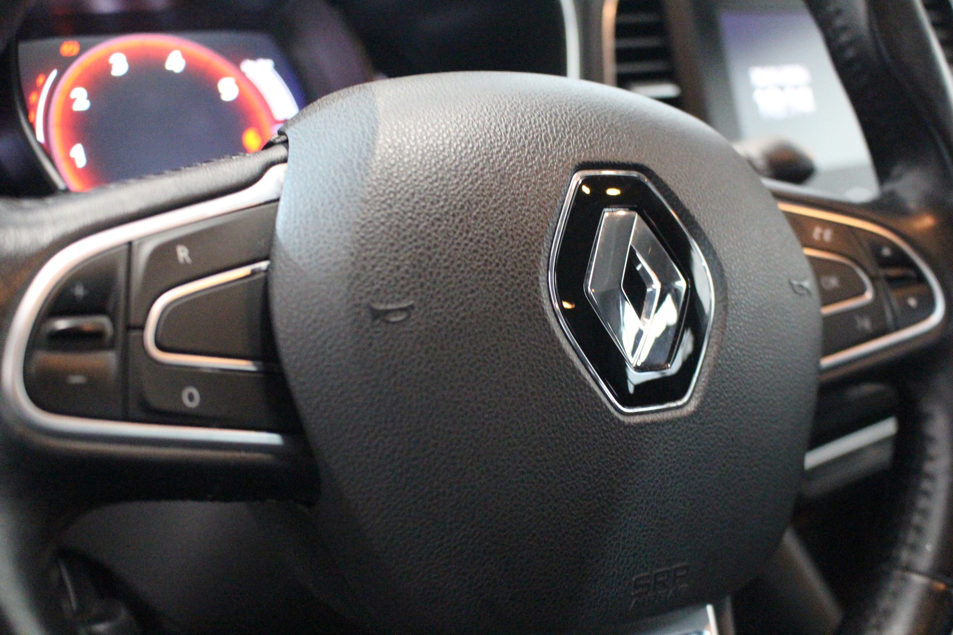 RENAULT Mégane 1.2 TCe 130 Zen EDC-image-13