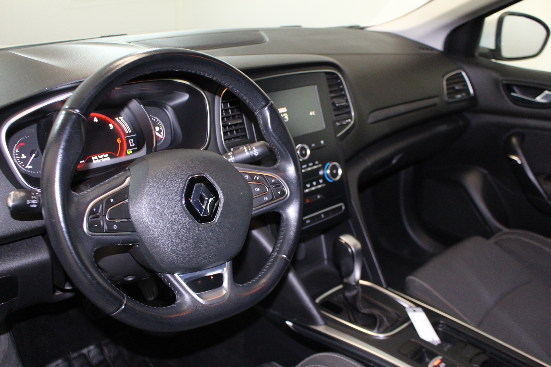 RENAULT Mégane 1.2 TCe 130 Zen EDC-image-11