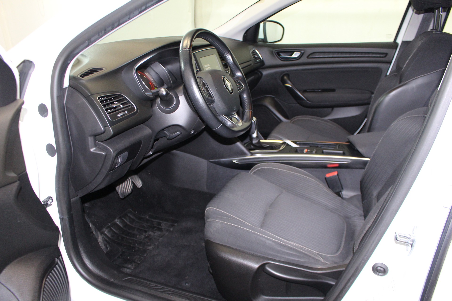RENAULT Mégane 1.2 TCe 130 Zen EDC-image-6
