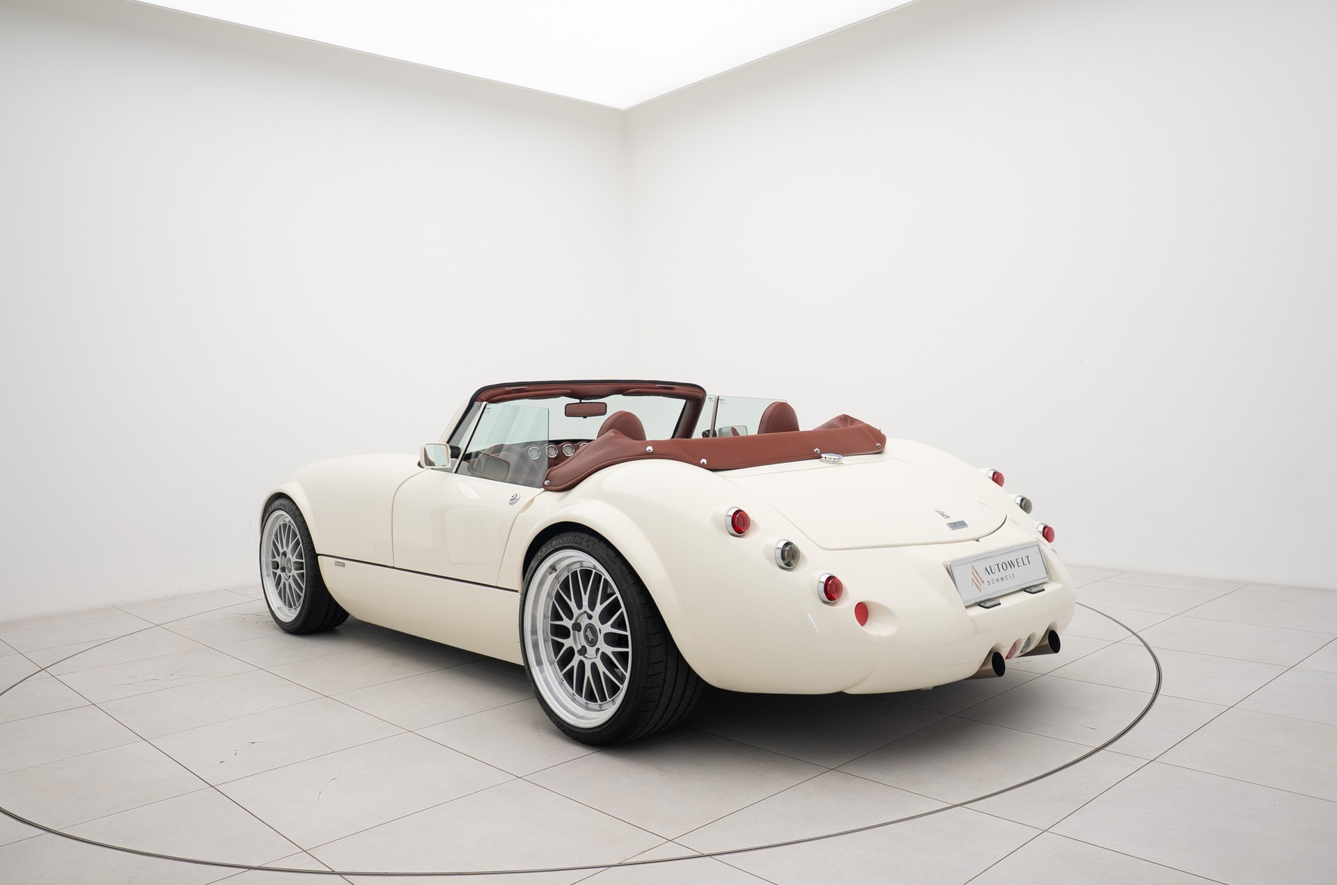 WIESMANN Roadster MF3-showroom-element-2
