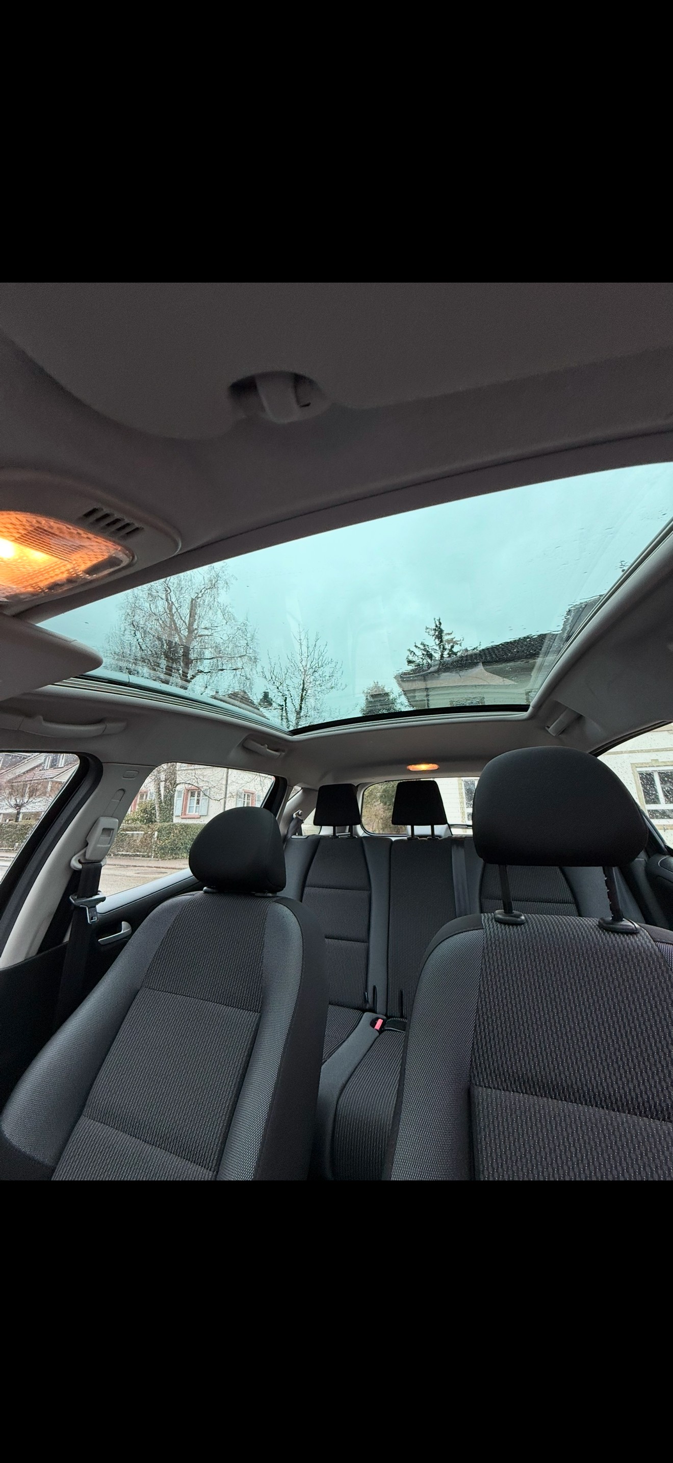PEUGEOT 207 SW 1.4 16V Millesim 200-image-11