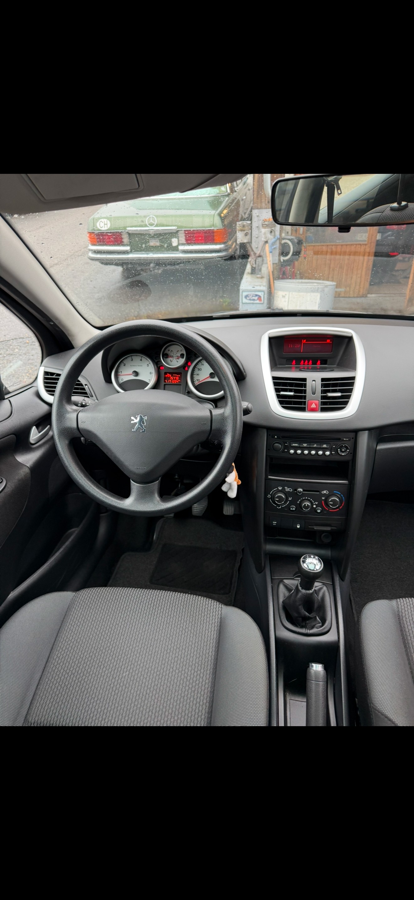 PEUGEOT 207 SW 1.4 16V Millesim 200-image-7