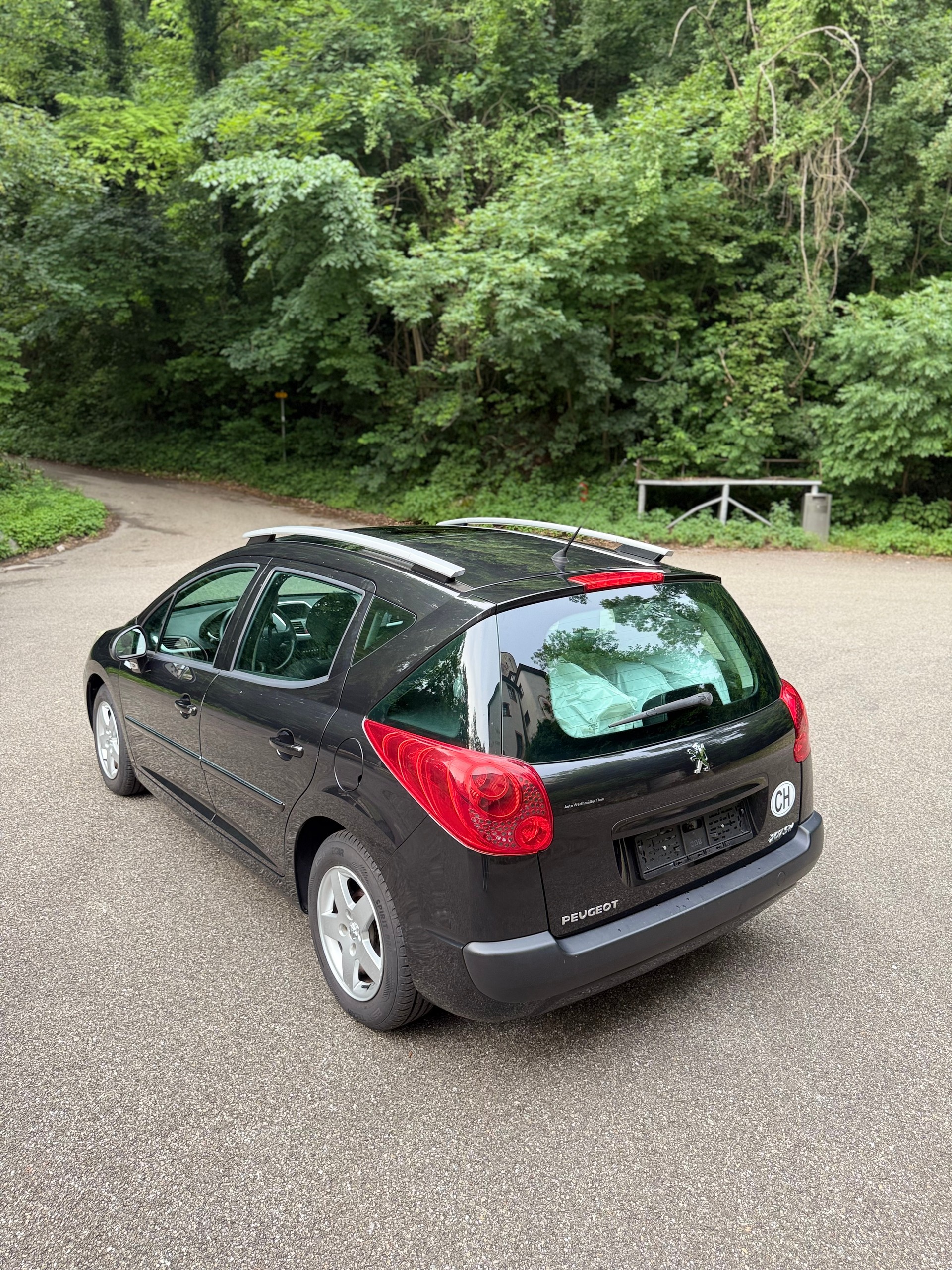 PEUGEOT 207 SW 1.4 16V Millesim 200-image-5