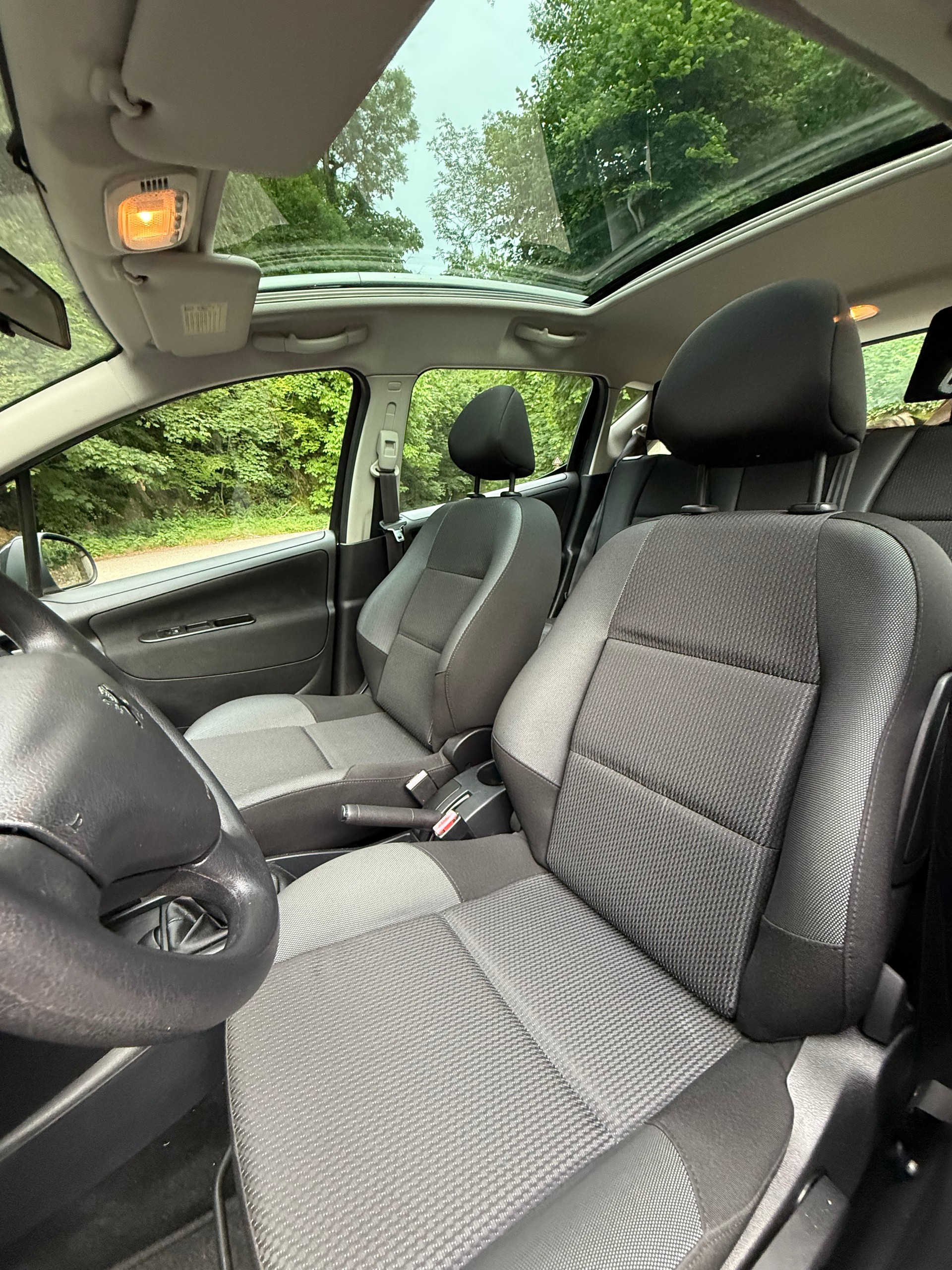 PEUGEOT 207 SW 1.4 16V Millesim 200-image-7