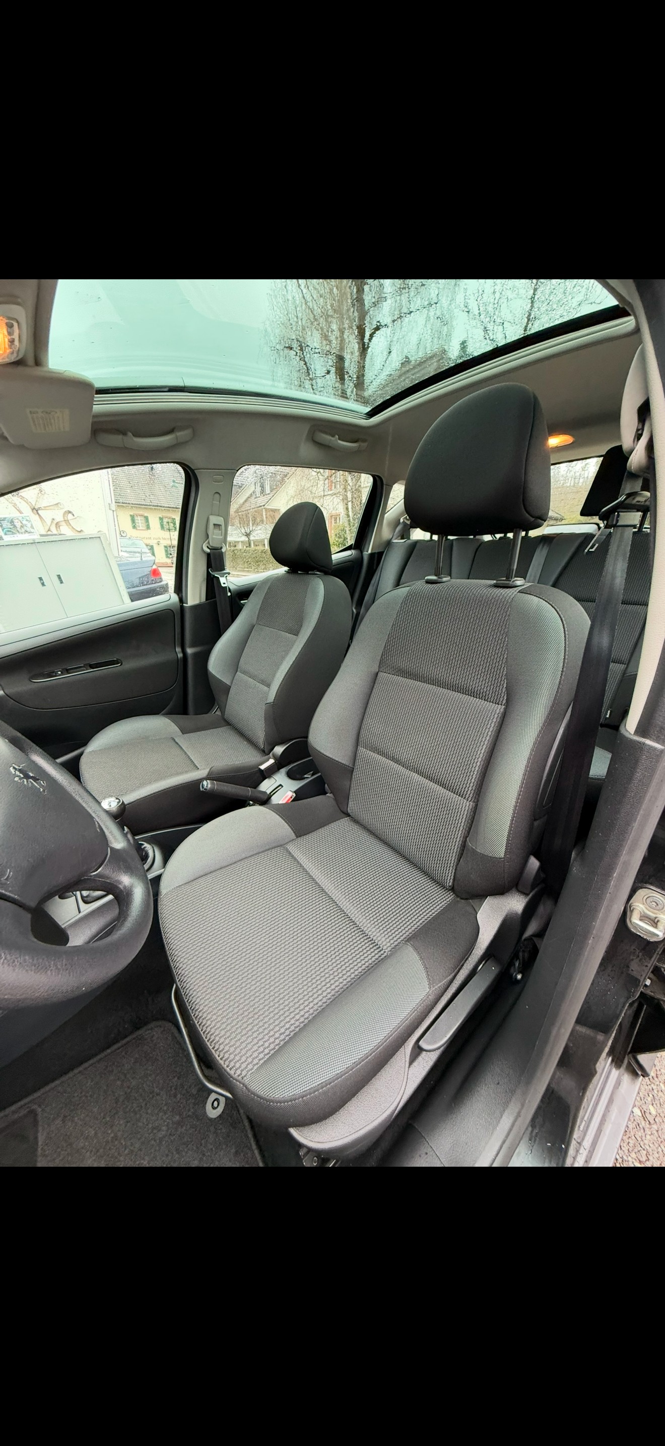 PEUGEOT 207 SW 1.4 16V Millesim 200-image-5