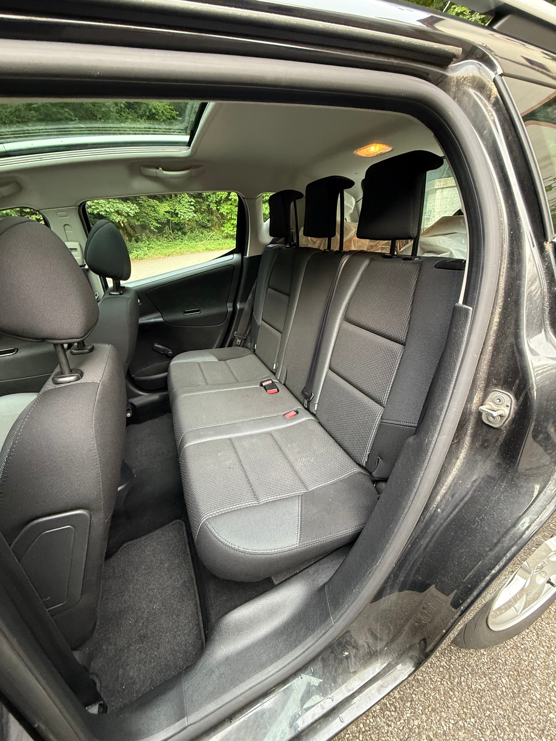 PEUGEOT 207 SW 1.4 16V Millesim 200-image-8