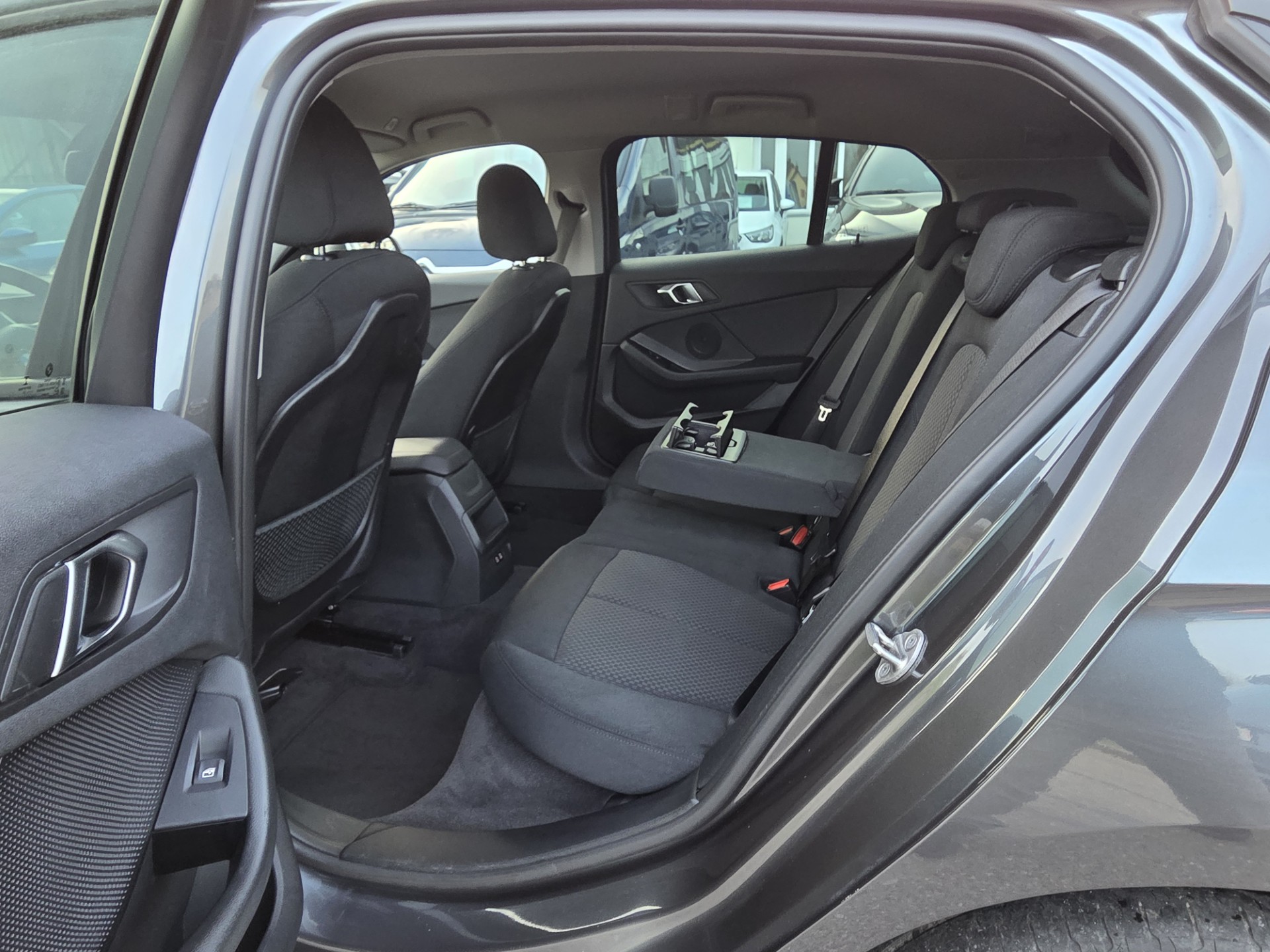 BMW 118i Steptronic-image-9