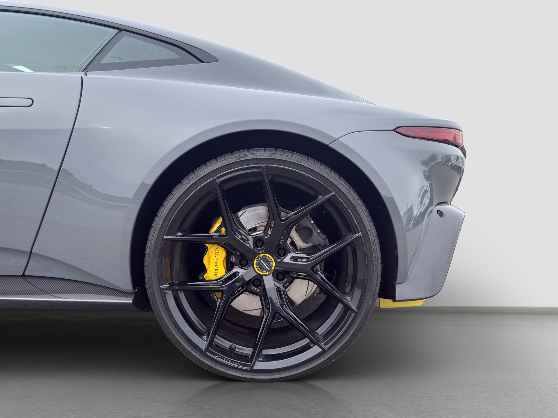 ASTON MARTIN V8 Vantage 4.0 Coupé-image-8