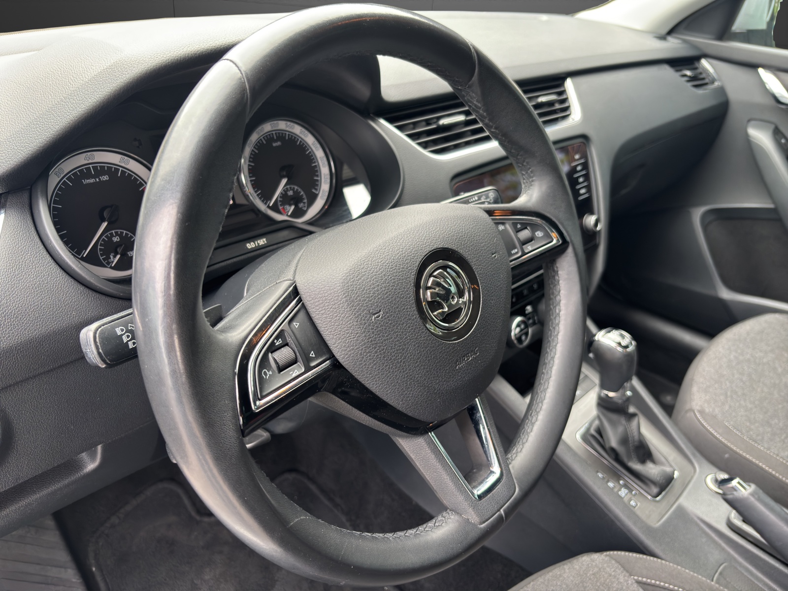 SKODA Octavia Combi 2.0 TSI Soleil 4x4 DSG-showroom-element-3