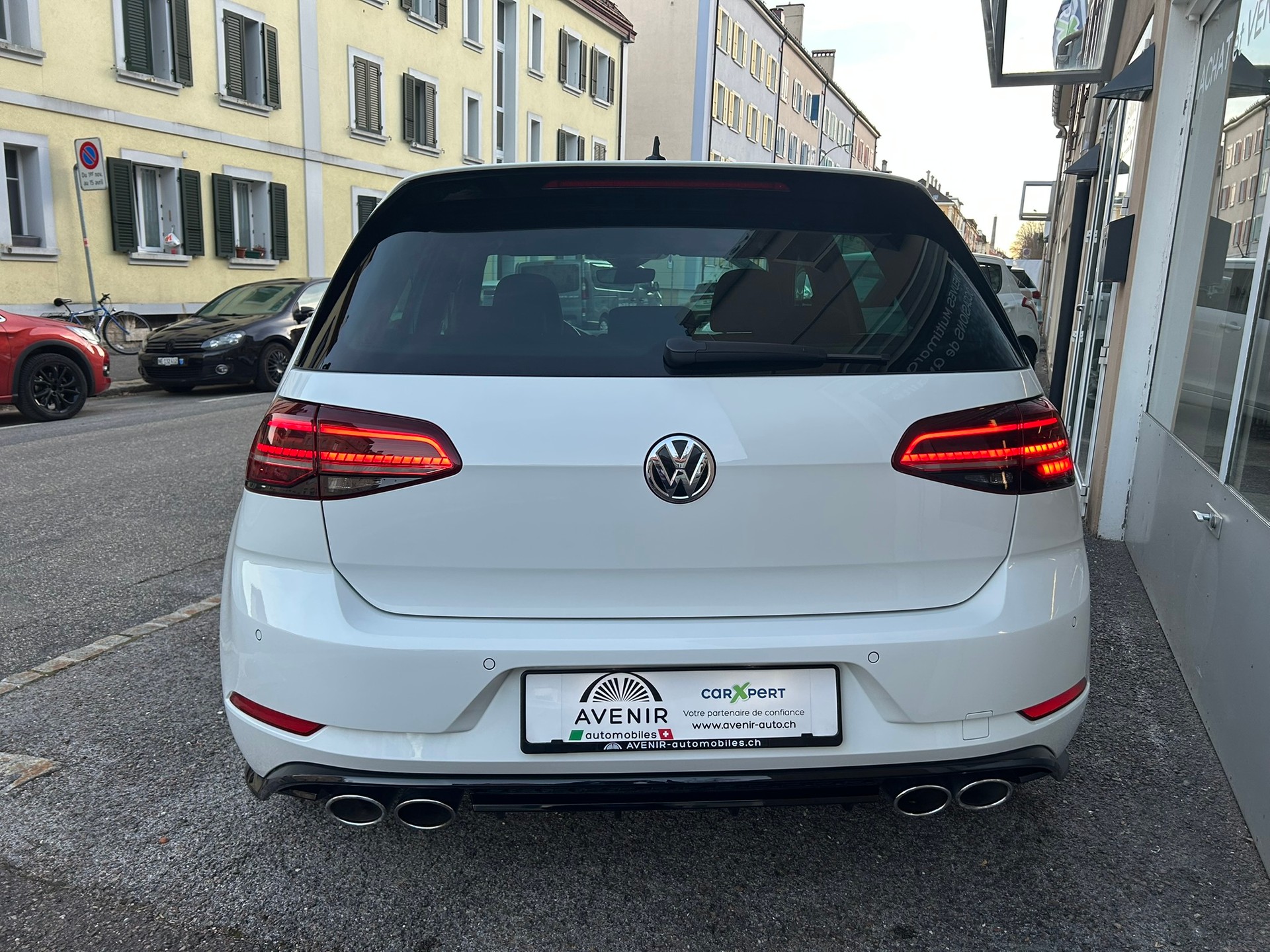 VW Golf VII 2.0 TSI R DSG 4Motion-image-3
