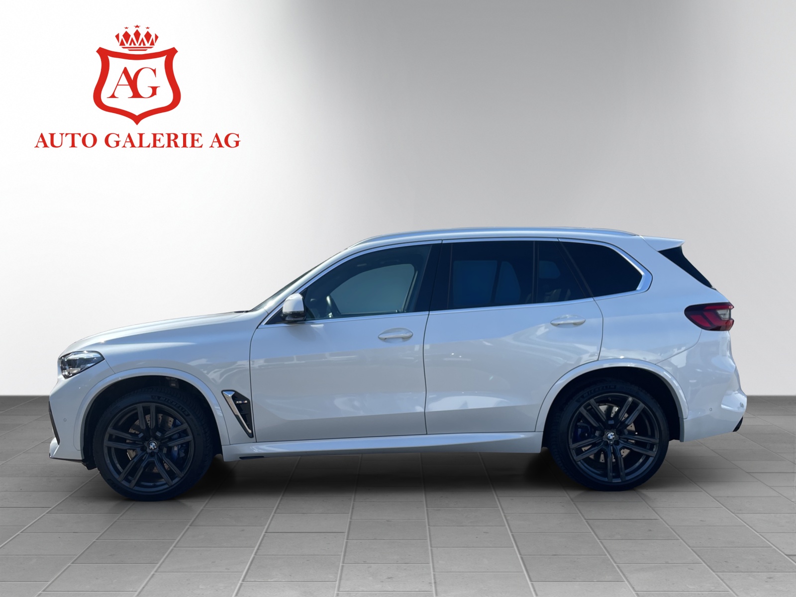 BMW X5M Steptronic-showroom-element-1