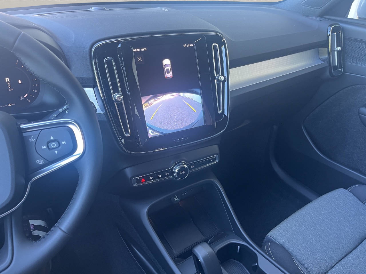 VOLVO XC40 2.0 B3 MH Core .-image-9