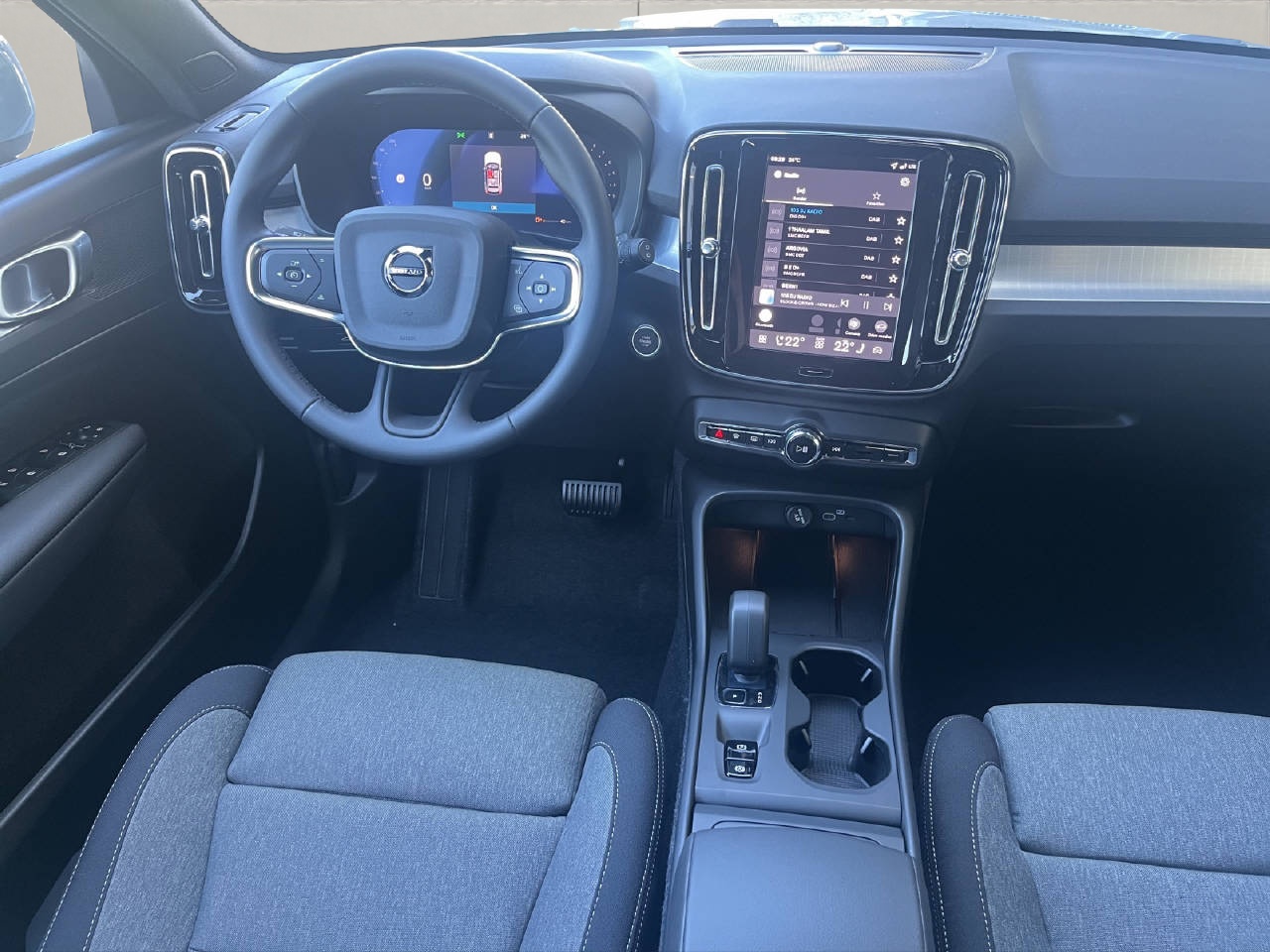VOLVO XC40 2.0 B3 MH Core .-image-7