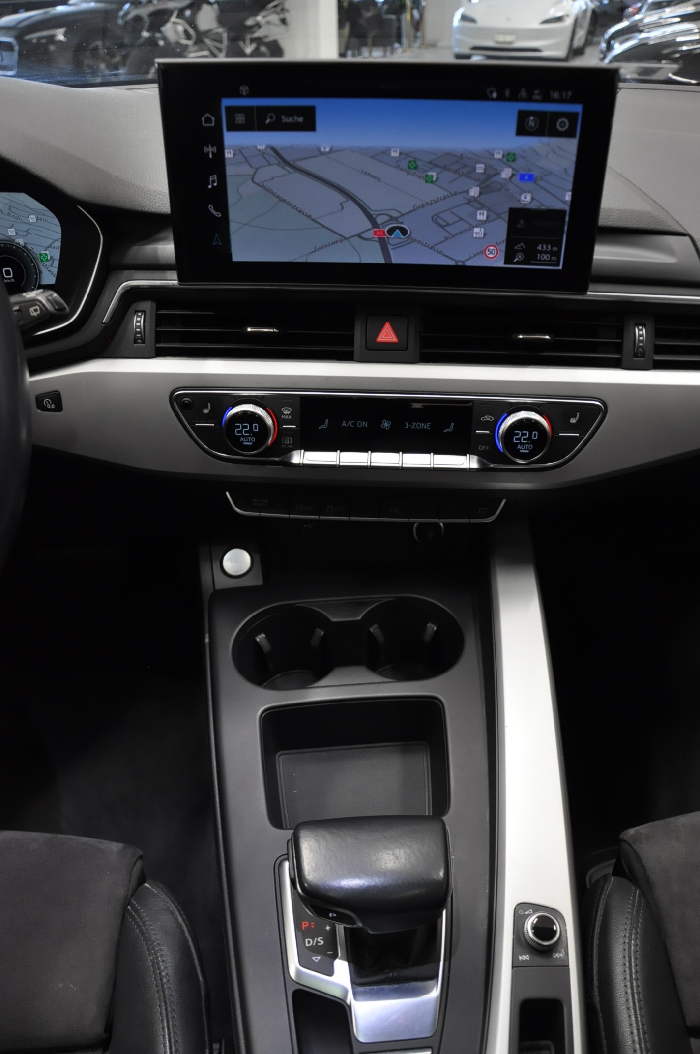 AUDI A4 Avant 40 TDI Attraction quattro S-tronic-image-23