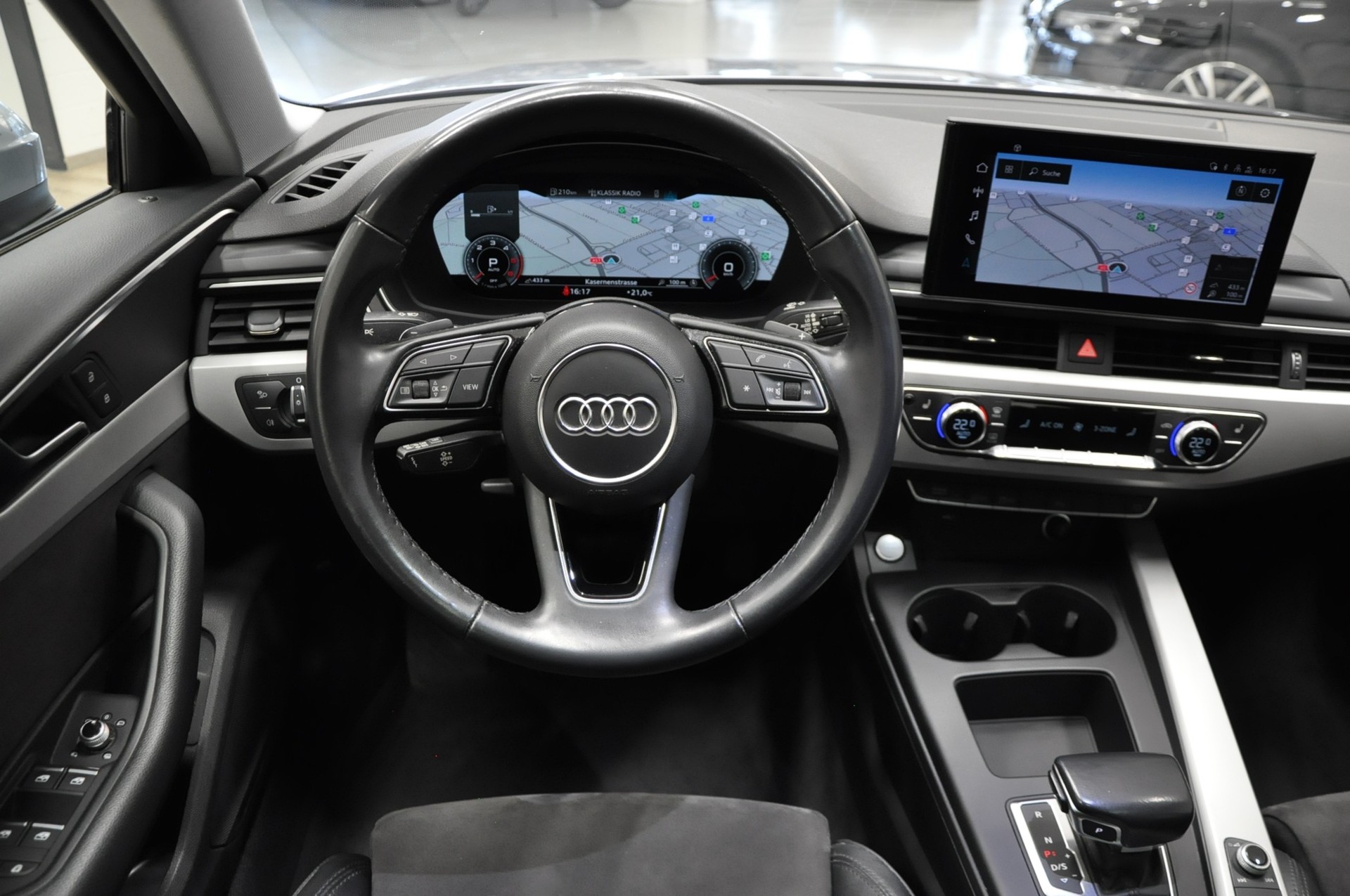 AUDI A4 Avant 40 TDI Attraction quattro S-tronic-image-19