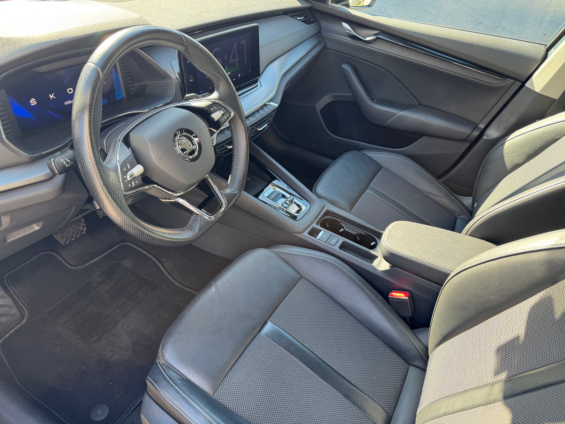 SKODA Octavia Combi 2.0 TDI DSG Ambition 4x4-image-8