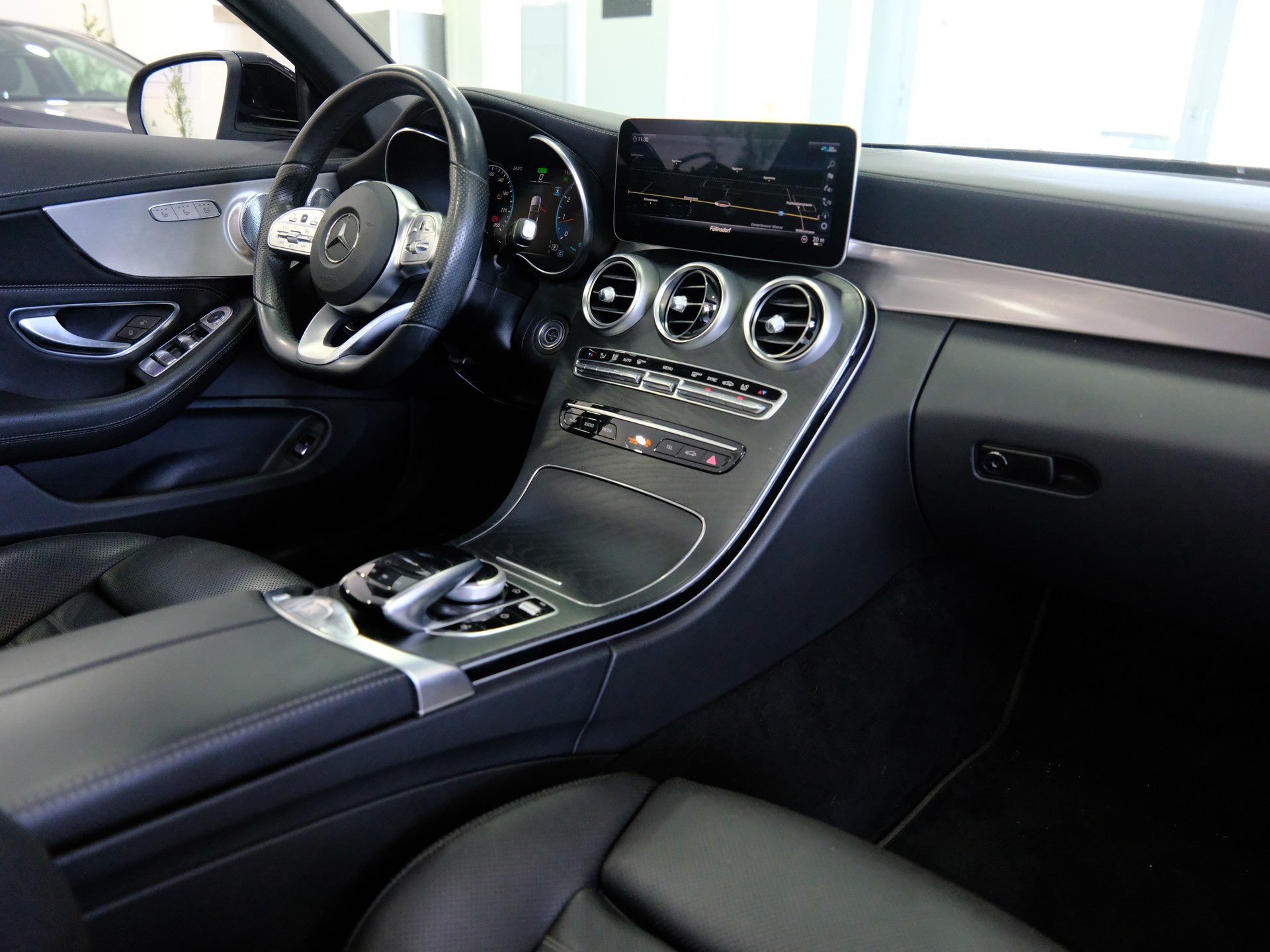 MERCEDES-BENZ C 200 Cabriolet 4Matic 9G-Tronic-image-12