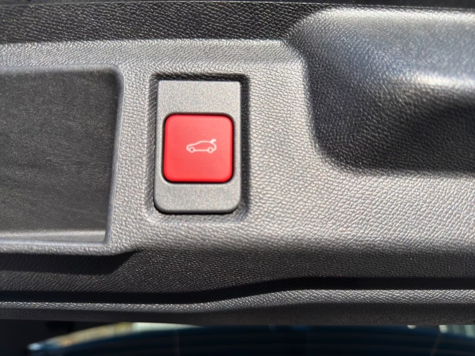OPEL Grandland-e GS Anhängerkupplung-image-25