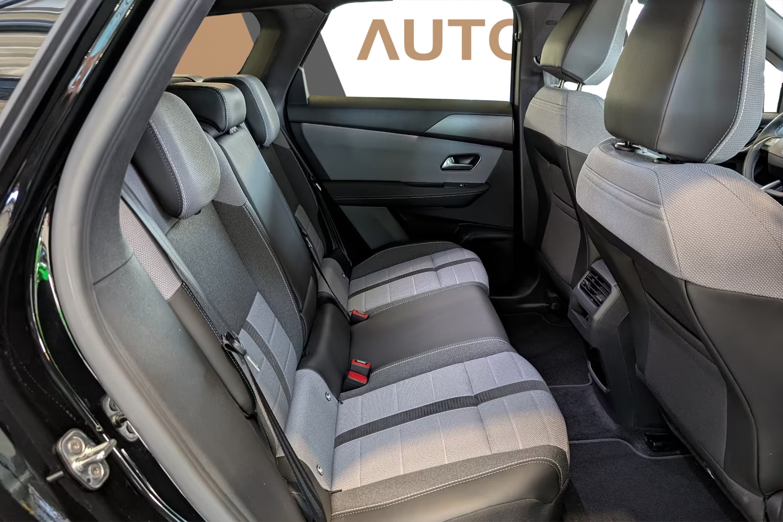 OPEL Grandland-e GS Anhängerkupplung-image-15