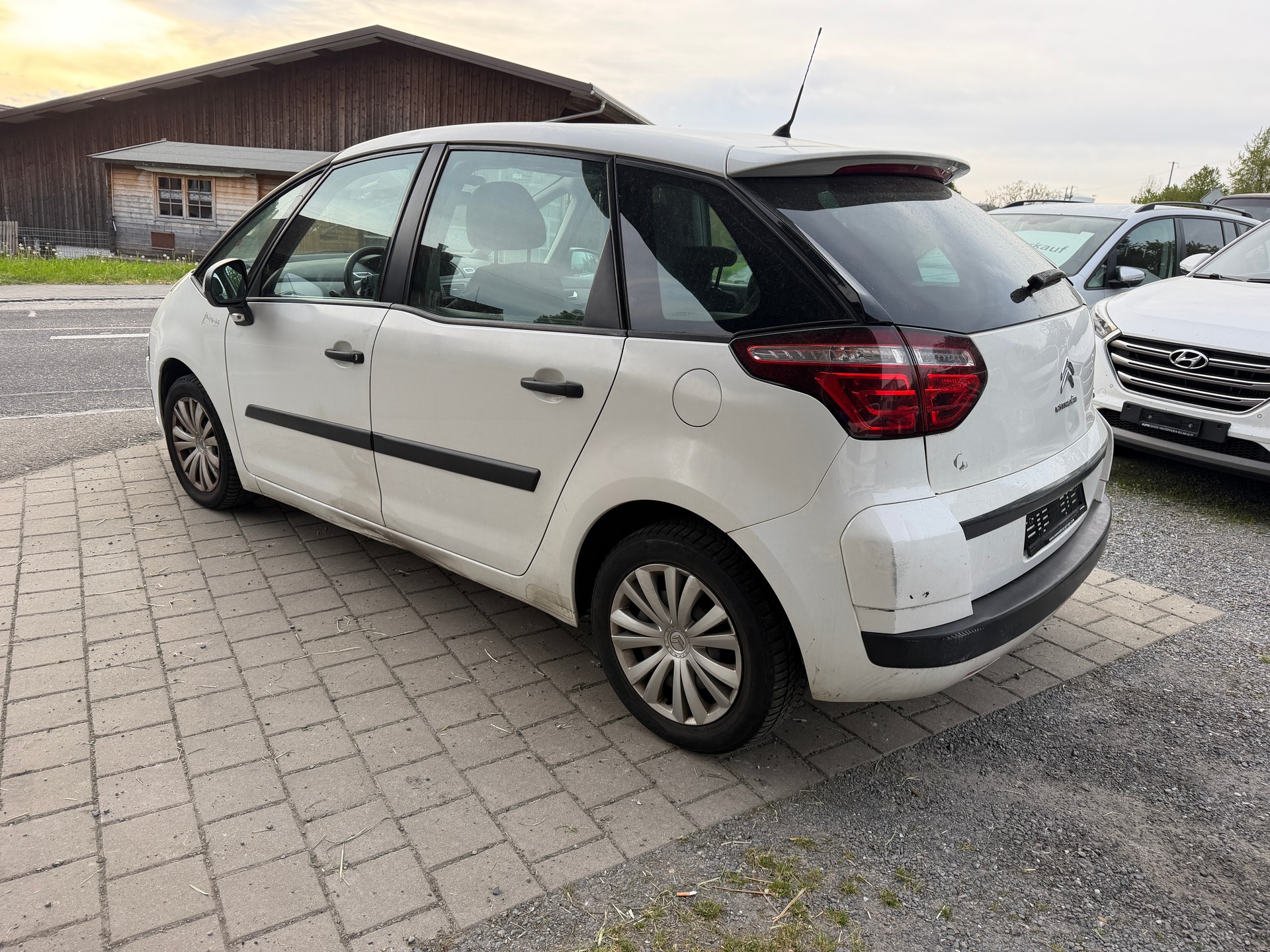 CITROEN C4 Picasso 1.6i 16V Attraction-image-3