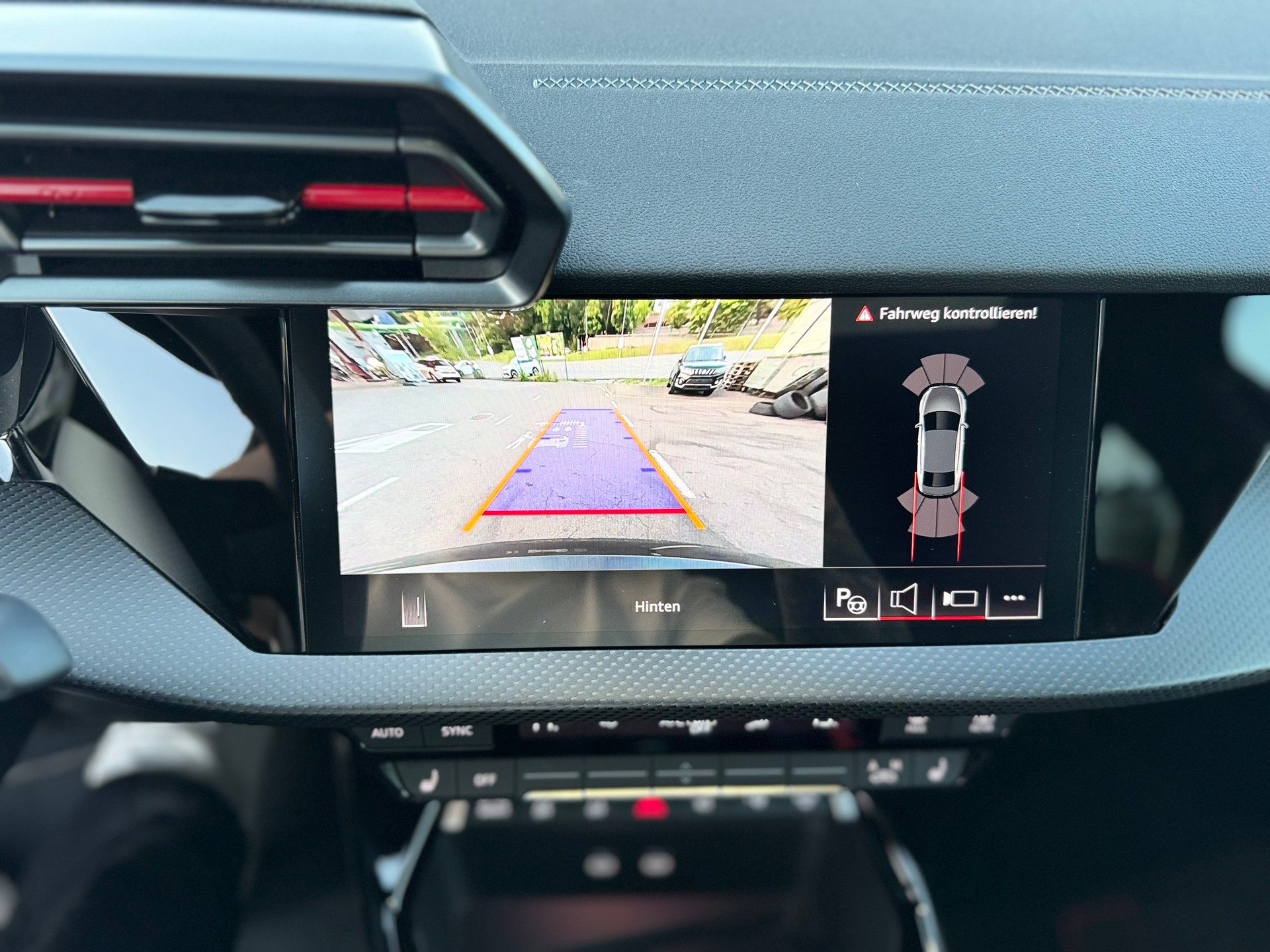 AUDI RS3 Limousine 2.5 TSI quattro S-tronic ° Vollausstattung inkl. Carbon RS Exterieur °-image-18