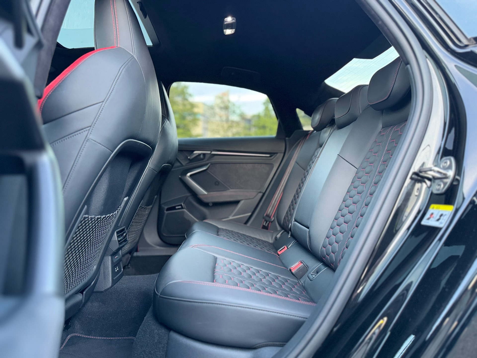 AUDI RS3 Limousine 2.5 TSI quattro S-tronic ° Vollausstattung inkl. Carbon RS Exterieur °-image-15