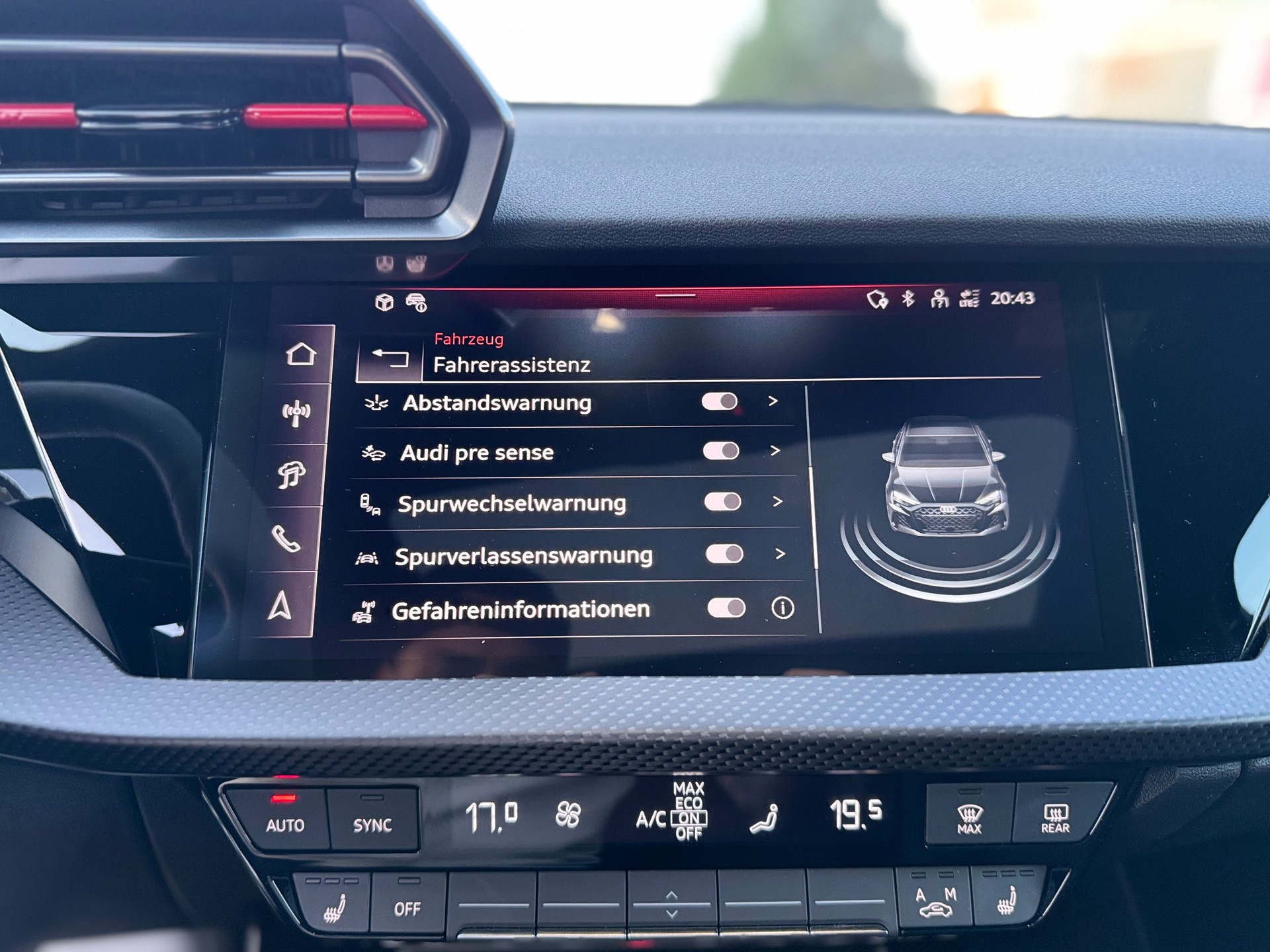 AUDI RS3 Limousine 2.5 TSI quattro S-tronic ° Vollausstattung inkl. Carbon RS Exterieur °-image-21