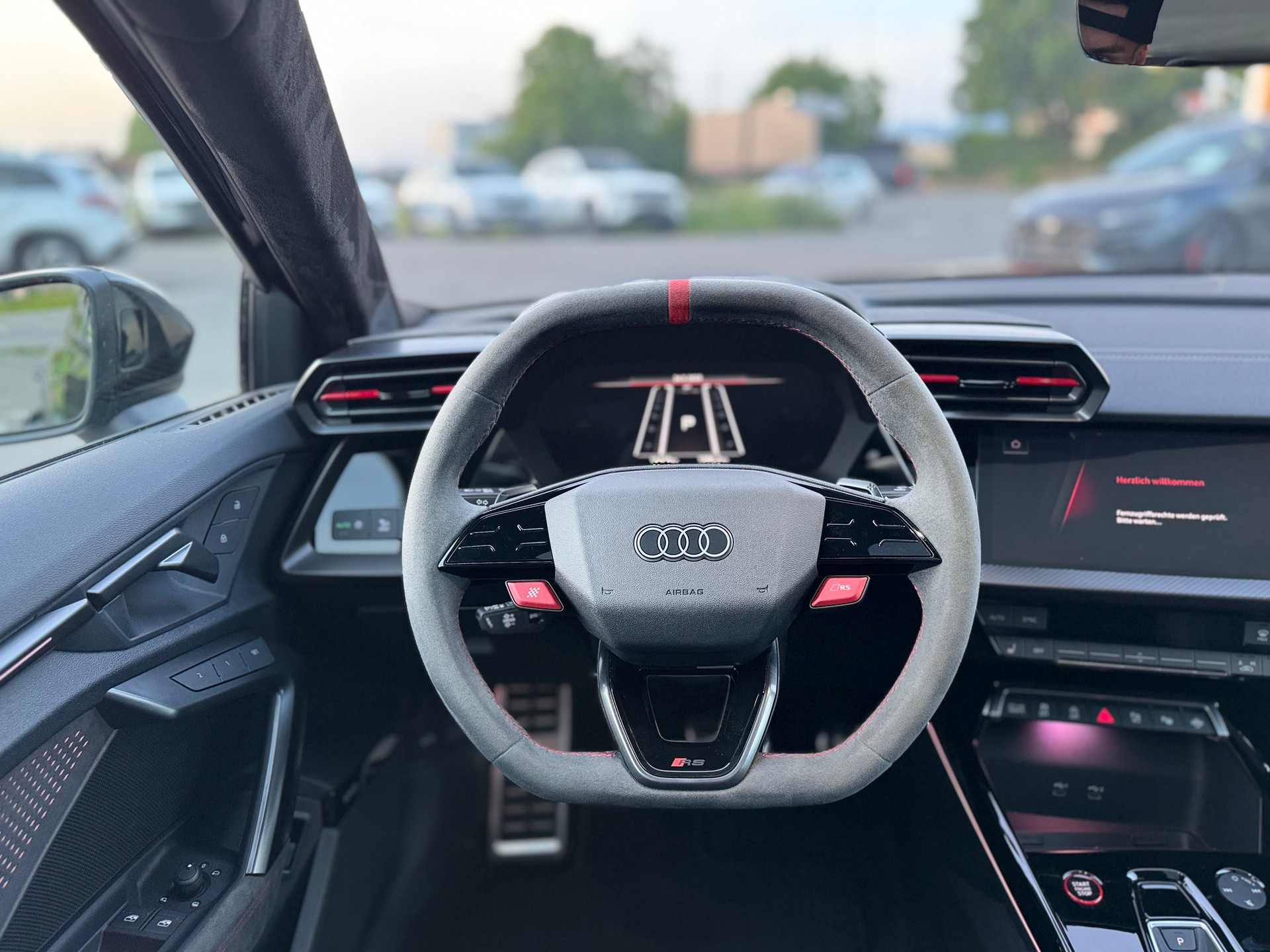 AUDI RS3 Limousine 2.5 TSI quattro S-tronic ° Vollausstattung inkl. Carbon RS Exterieur °-image-16