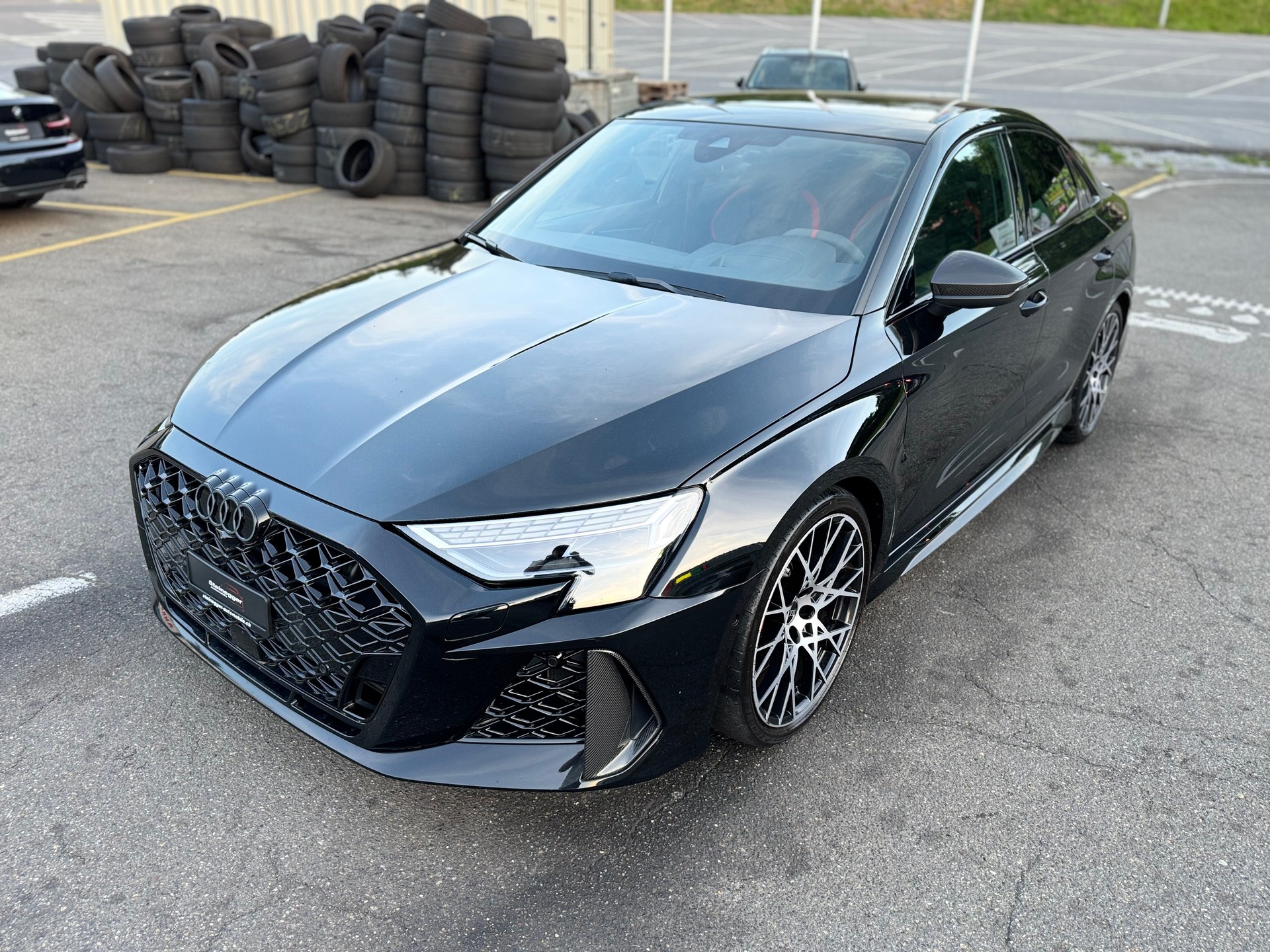 AUDI RS3 Limousine 2.5 TSI quattro S-tronic ° Vollausstattung inkl. Carbon RS Exterieur °-image-4