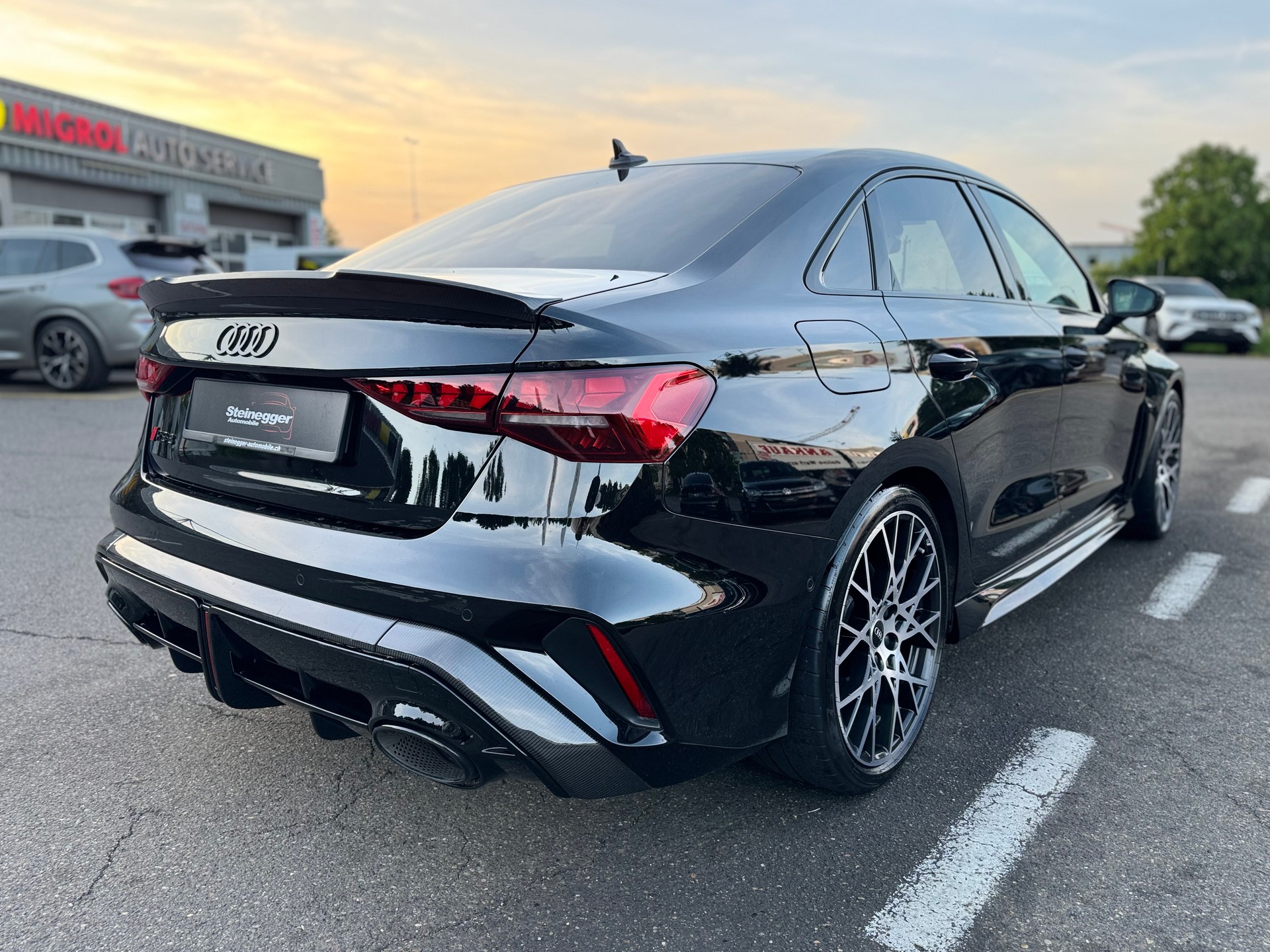 AUDI RS3 Limousine 2.5 TSI quattro S-tronic ° Vollausstattung inkl. Carbon RS Exterieur °-image-10