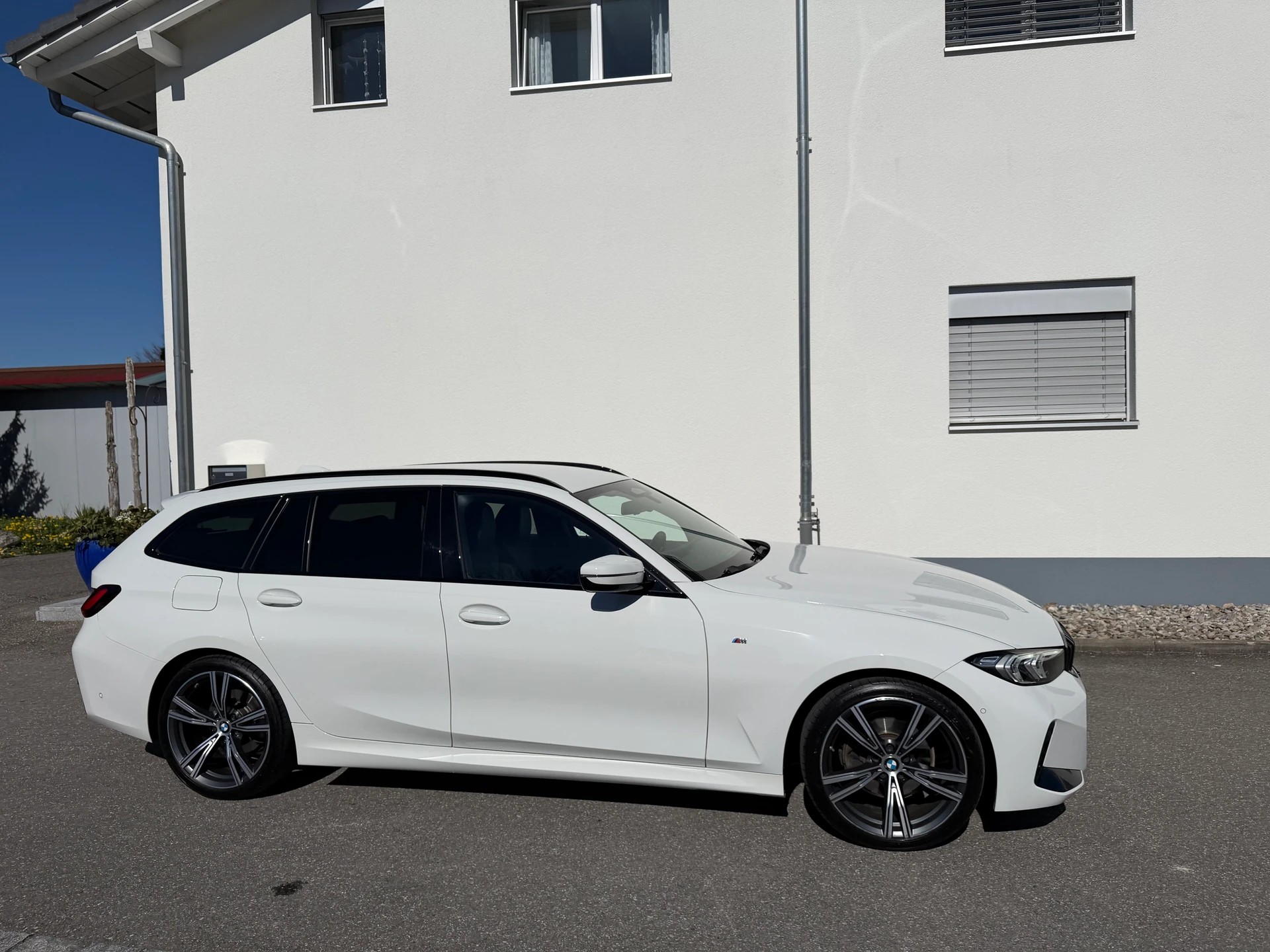 BMW 320d xDrive 48V Touring Steptronic M Sport-showroom-element-3