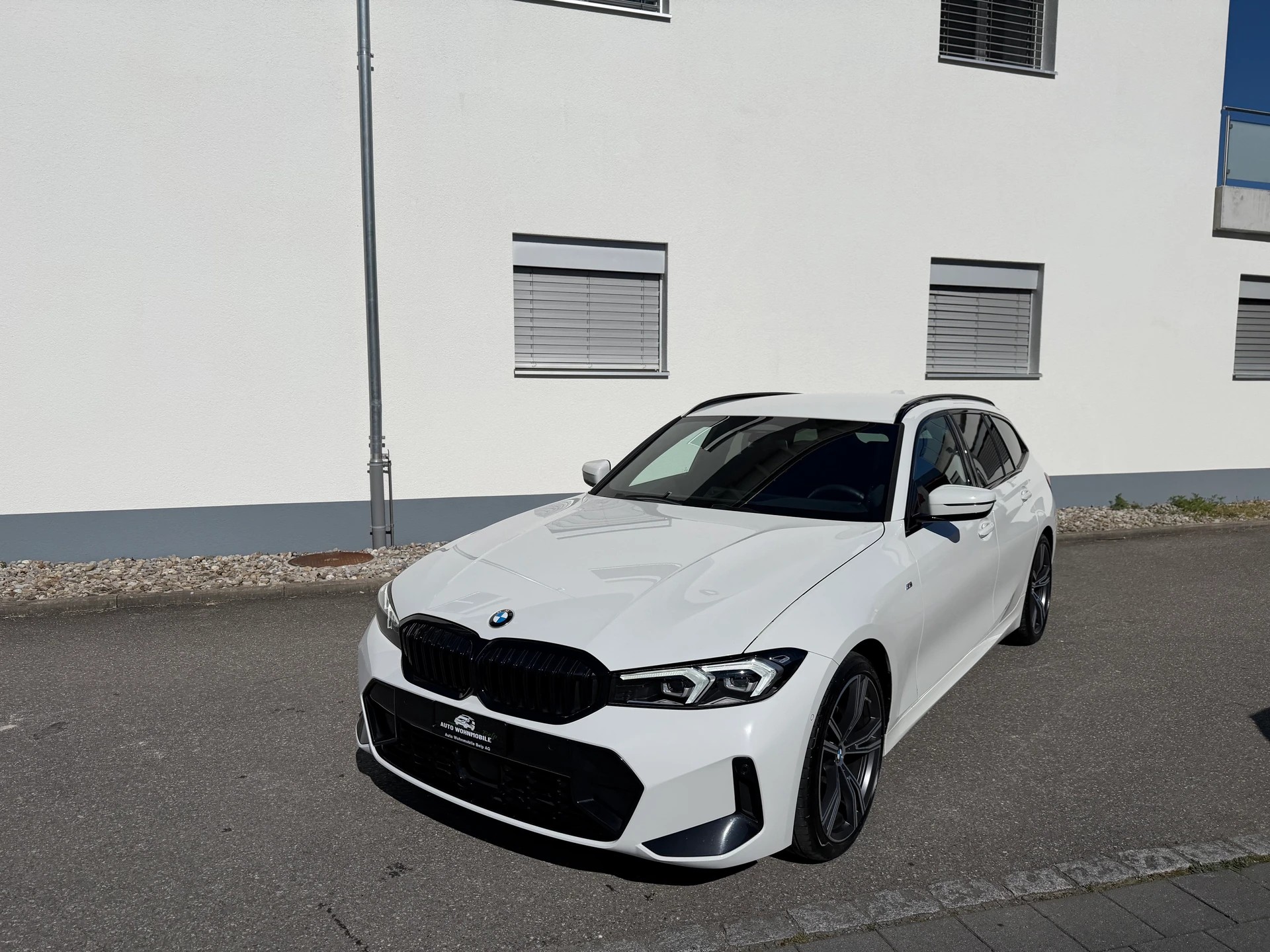 BMW 320d xDrive 48V Touring Steptronic M Sport-image-9