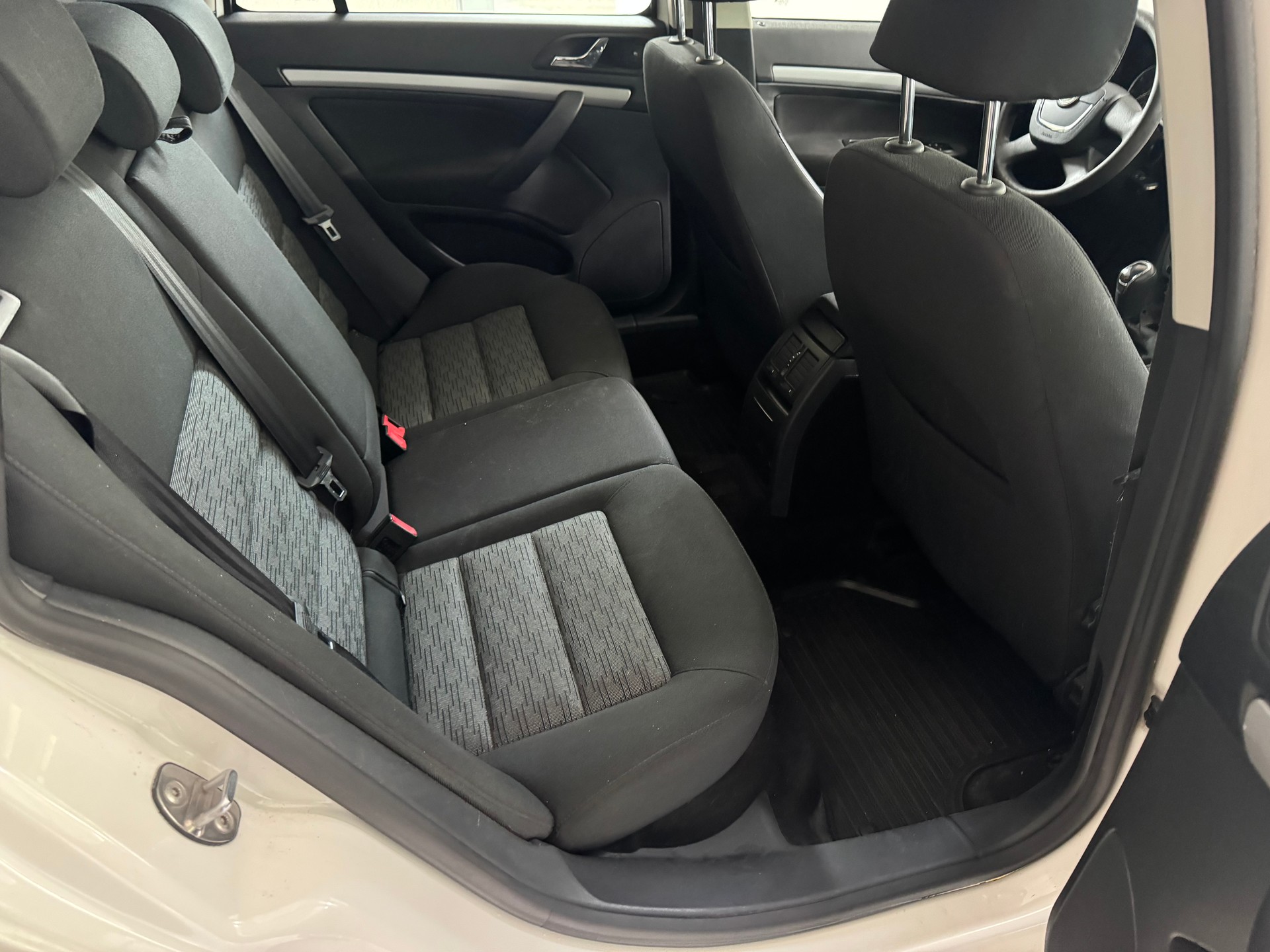 SKODA Octavia Combi 1.8 TSI AllDrive 4x4-image-12