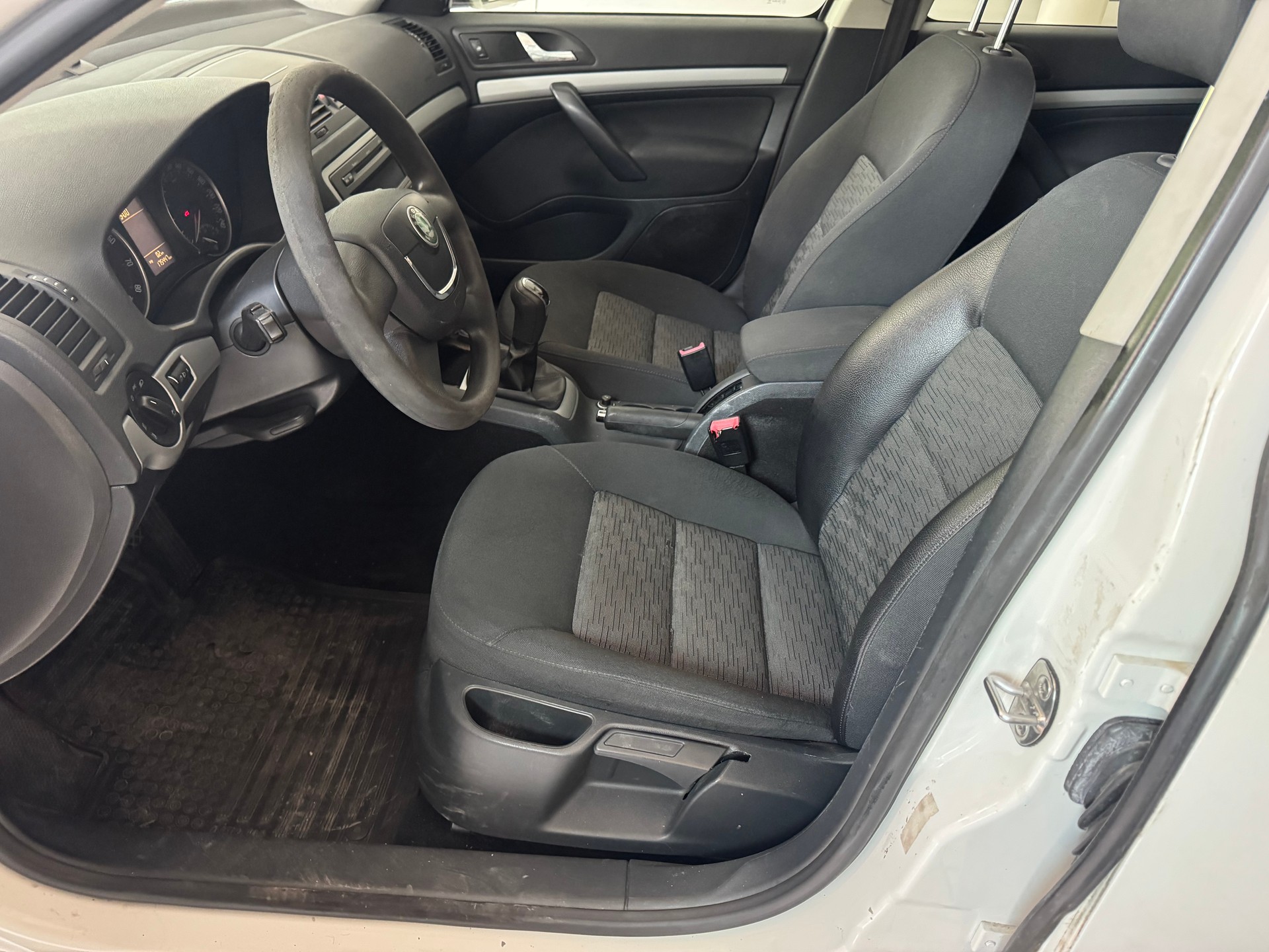 SKODA Octavia Combi 1.8 TSI AllDrive 4x4-image-9