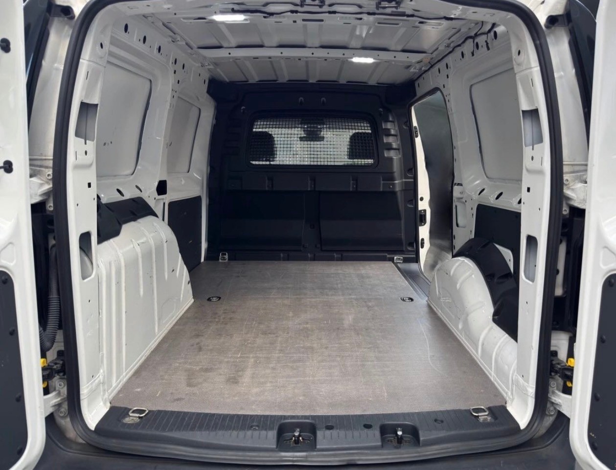 VW Caddy Cargo 1.5 TSI Entry-image-10