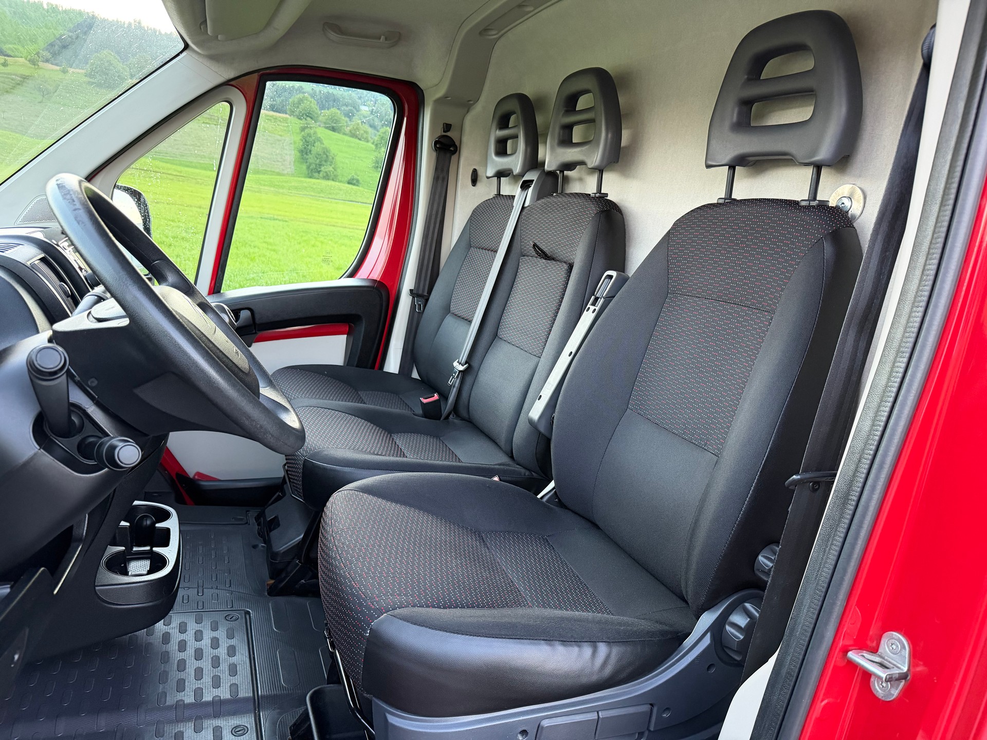CITROEN Jumper 30 2.0 BlueHDi 130 Attraction L1H2-image-11