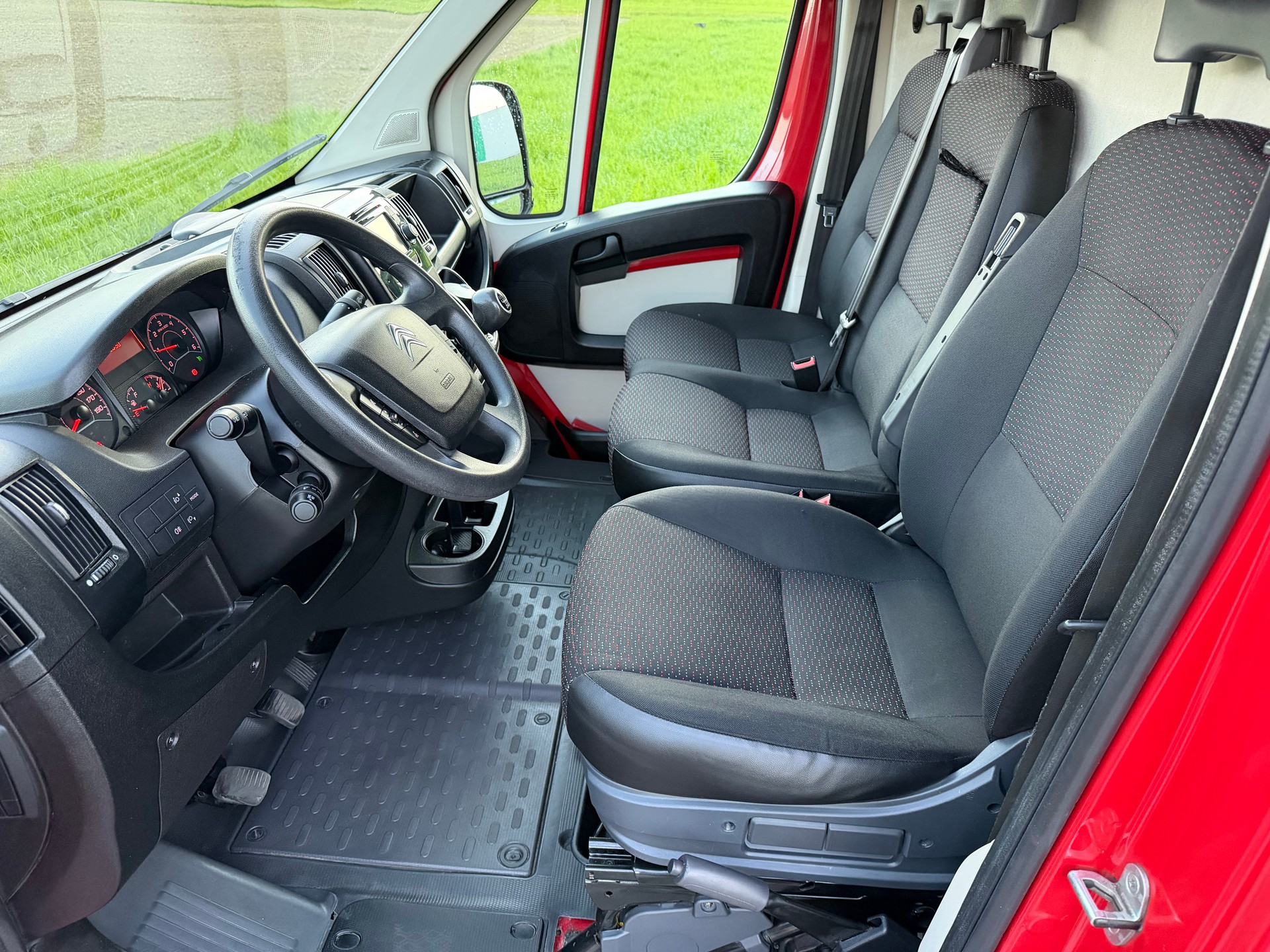 CITROEN Jumper 30 2.0 BlueHDi 130 Attraction L1H2-image-9