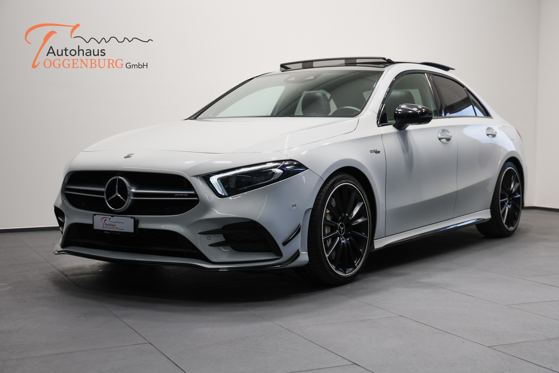 MERCEDES-BENZ A 35 AMG 4Matic Limousine Speedshift *CH-Fahrzeug*Sedan*-showroom-element-2