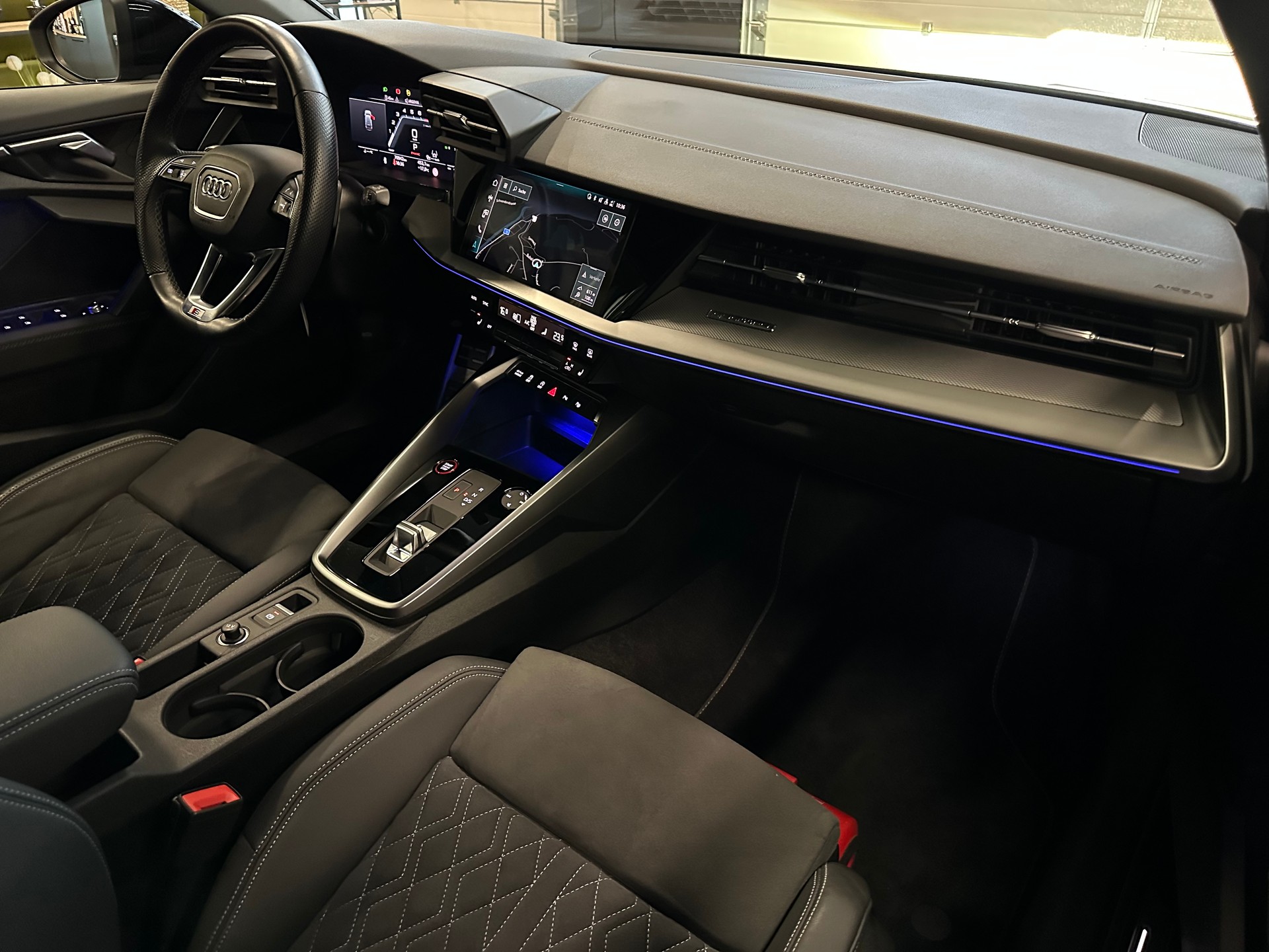 AUDI S3 Sportback 2.0 TFSI quattro S-tronic-image-17