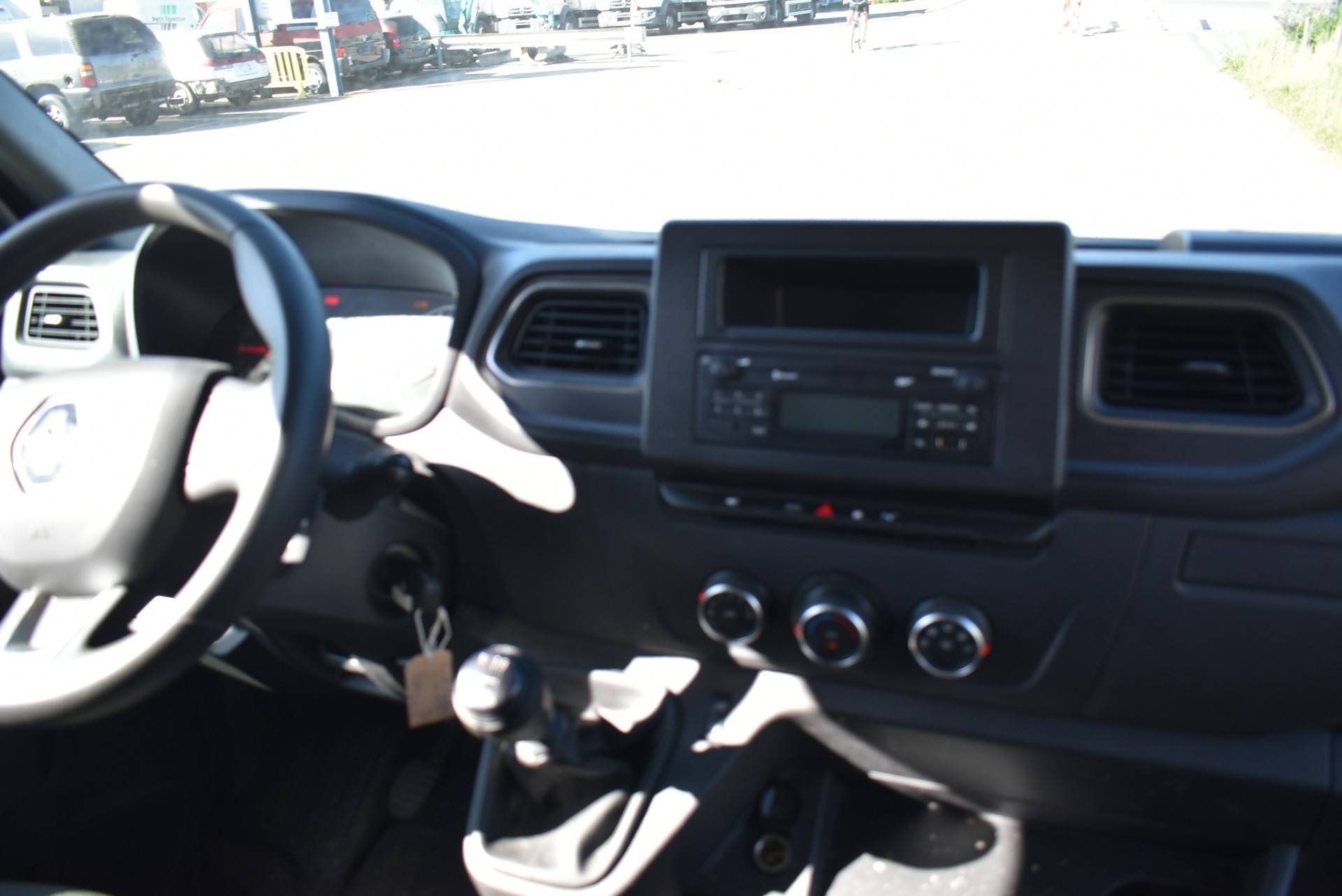 RENAULT Master T33 2.3 Blue dCi 135 L2H2-image-13