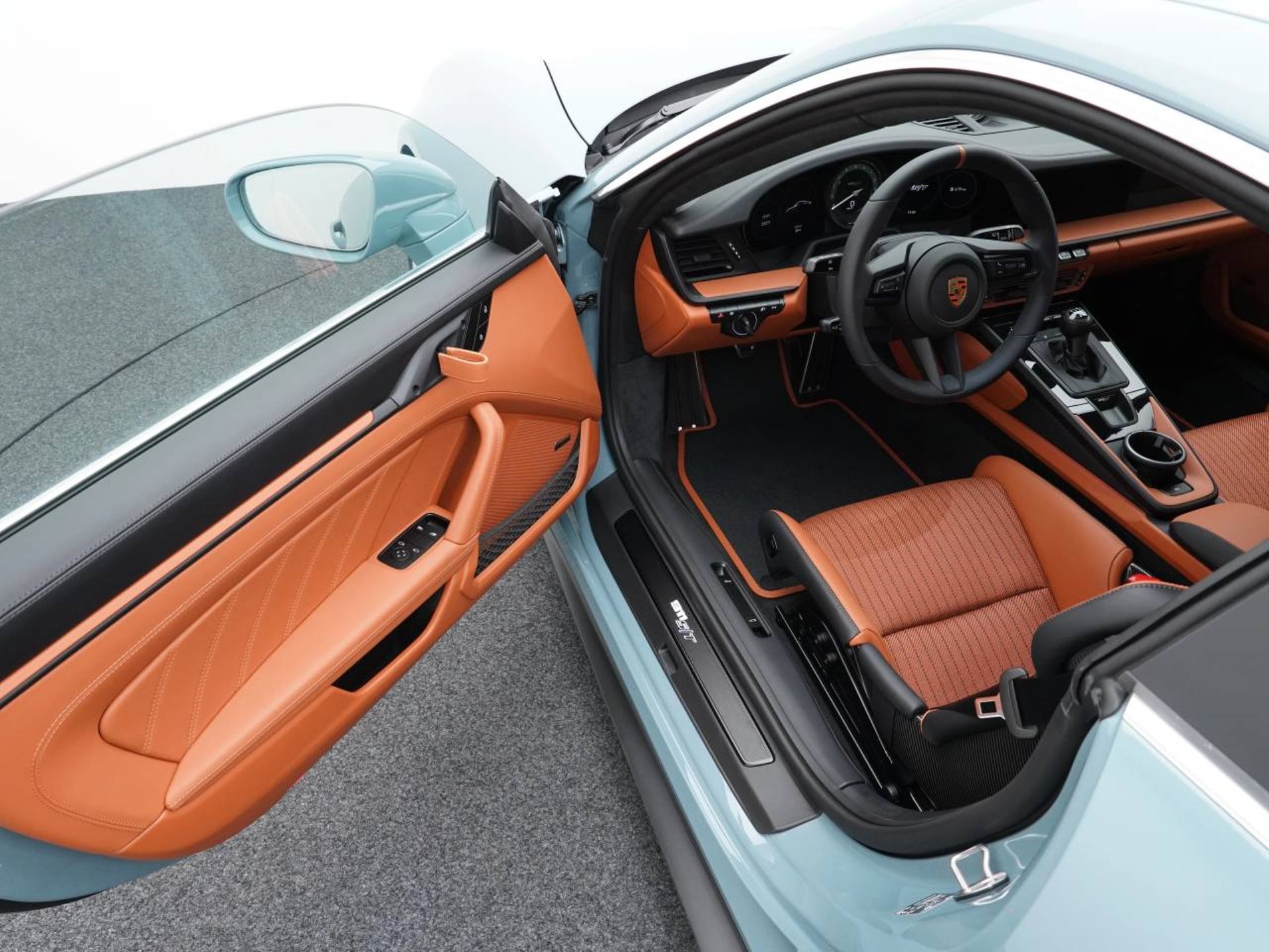 PORSCHE 911 S/T-showroom-element-3