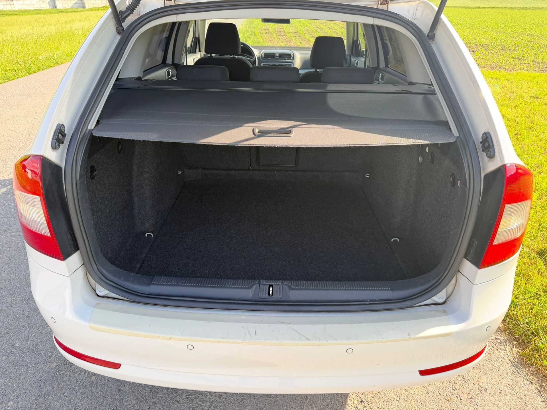 SKODA Octavia Combi 1.6 TDI Greenline-image-14