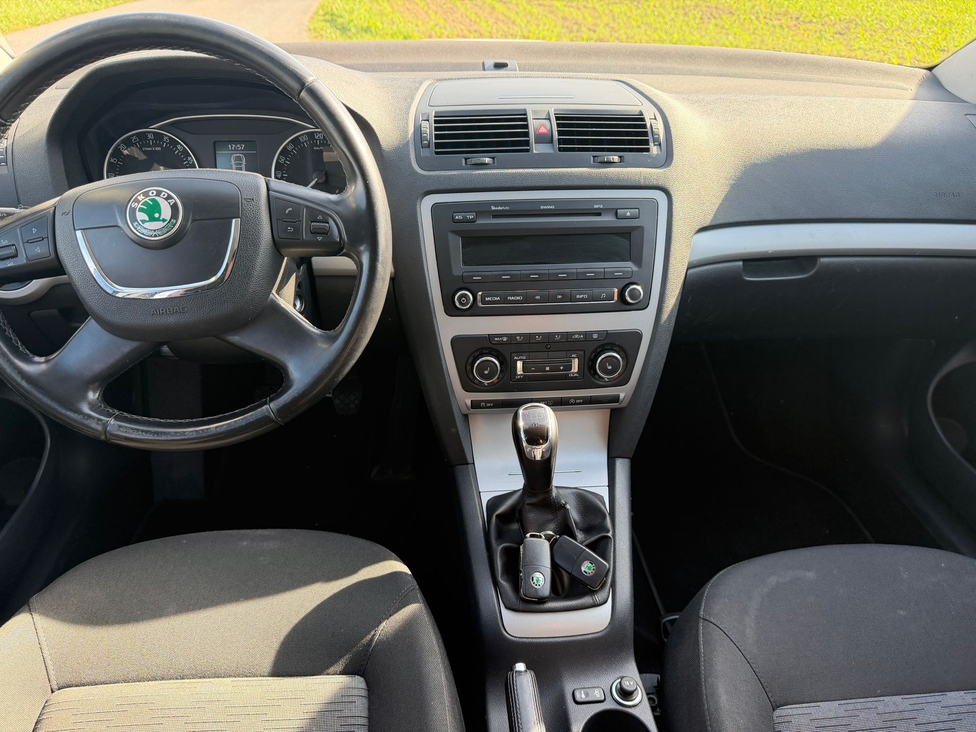 SKODA Octavia Combi 1.6 TDI Greenline-image-11