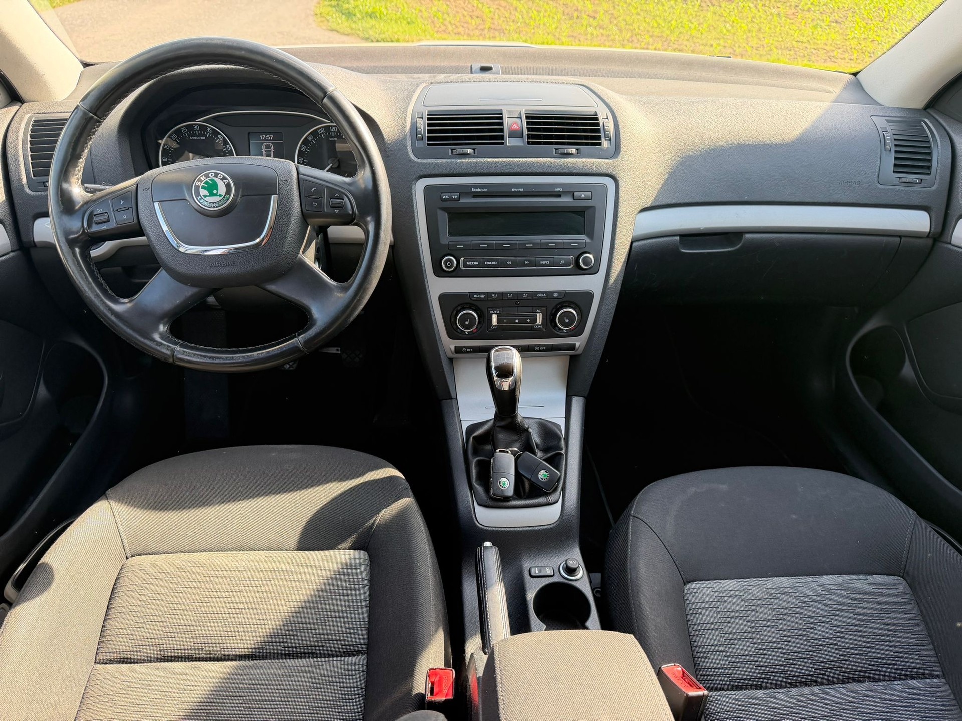 SKODA Octavia Combi 1.6 TDI Greenline-image-9