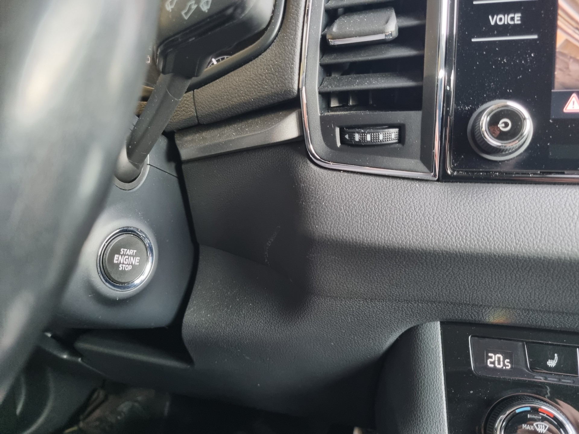 SKODA Karoq 1.6 TDI CR Smile-image-17