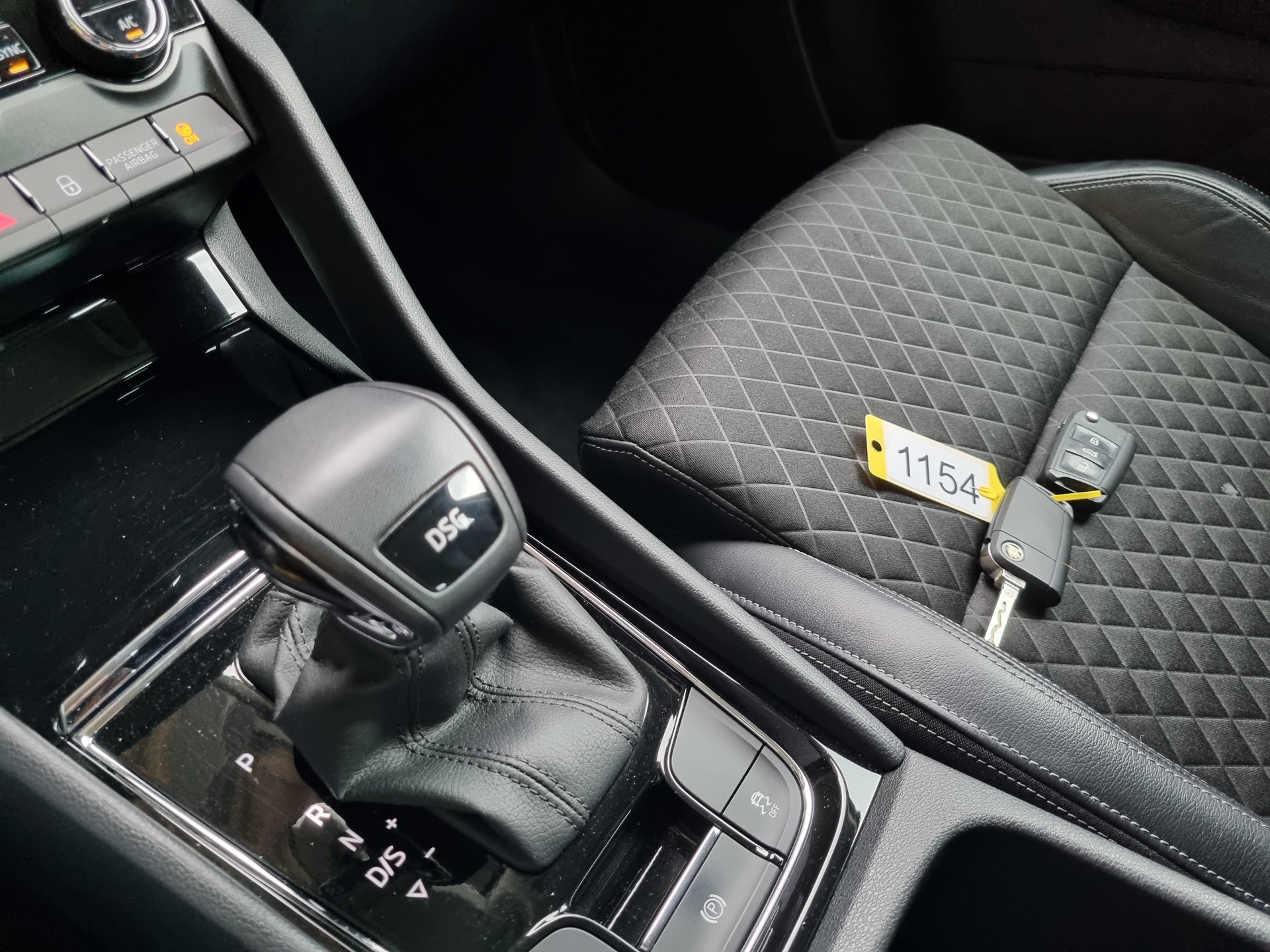 SKODA Karoq 1.6 TDI CR Smile-image-16