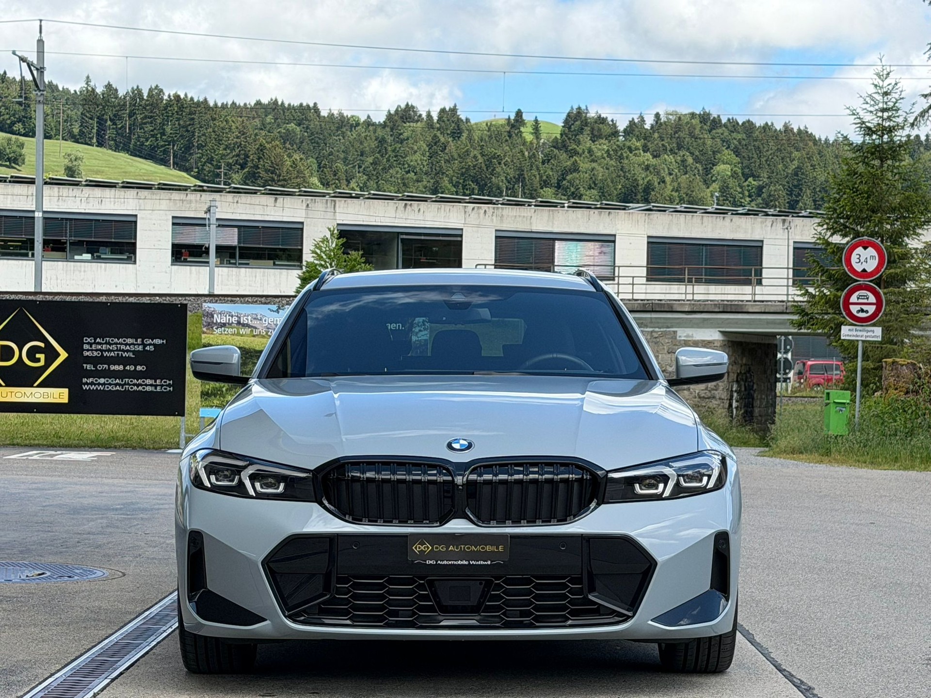 BMW BMW 330i Touring xDrive Steptronic M Sport *Ledersitze**Elektr. Anhängerkupplung**Shadow-Line**Live Cockpit**245PS**Modell 2025*-showroom-element-2