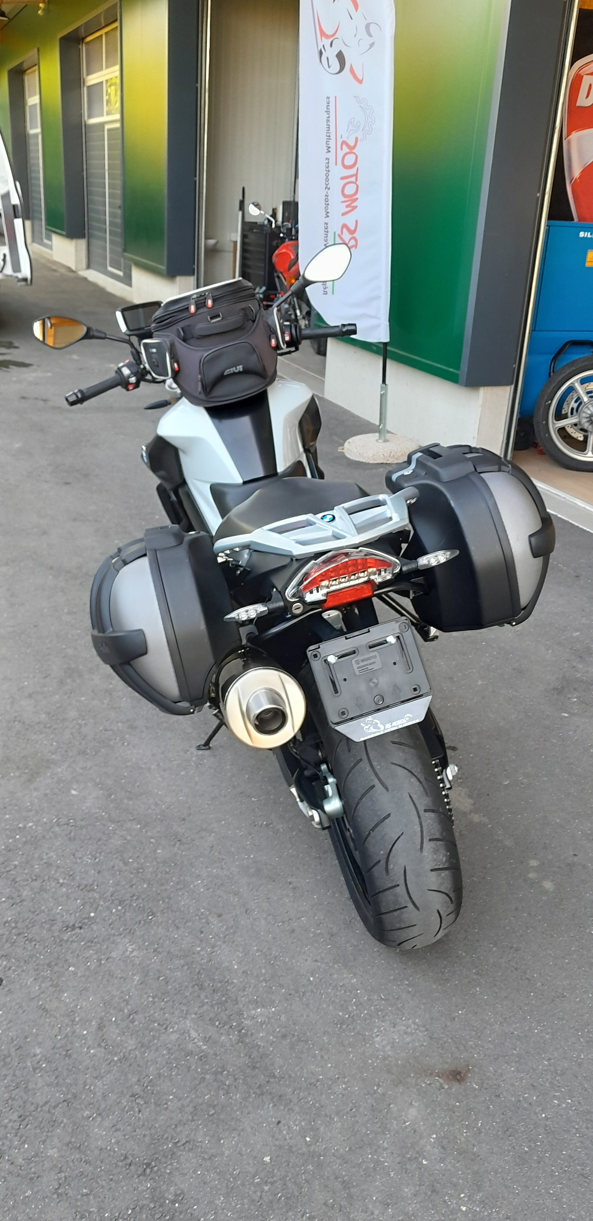 BMW F 800 R ABS-image-1